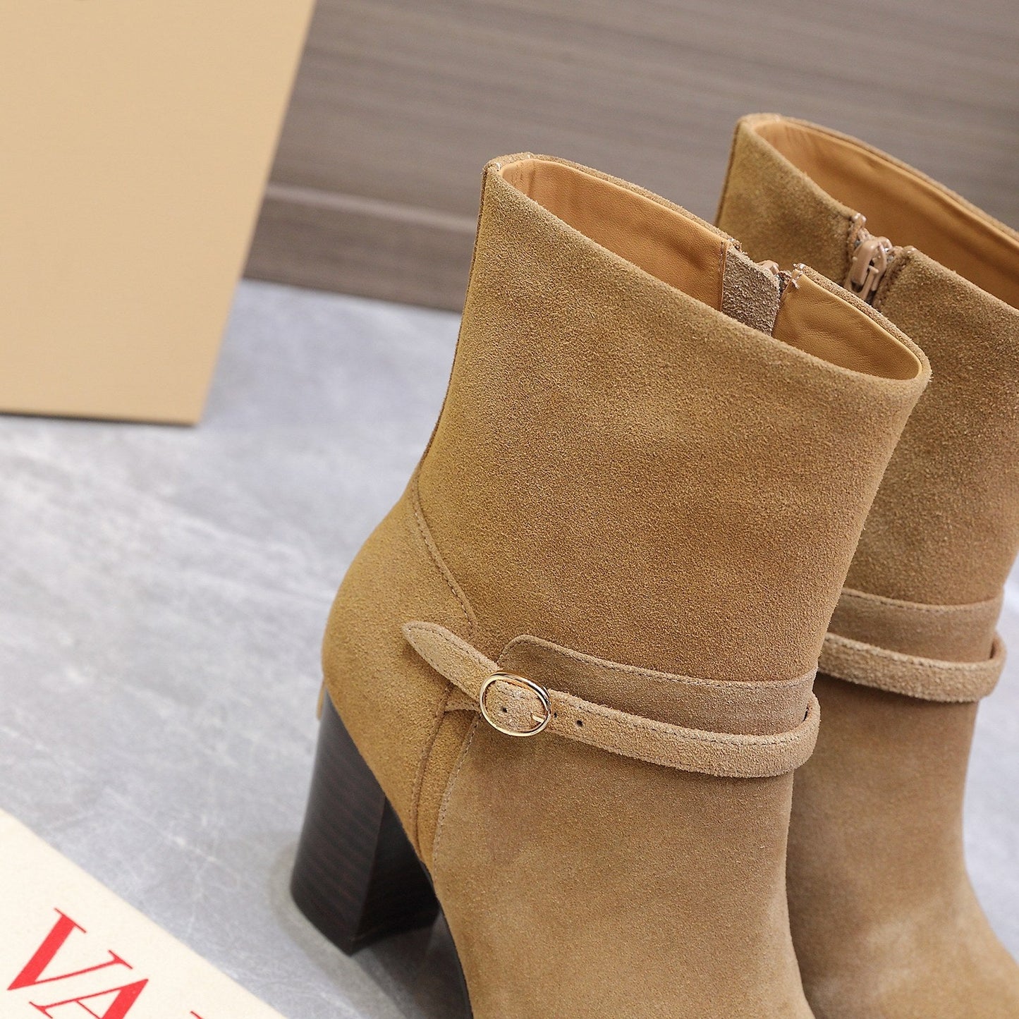 VALENTINO 25S GARAVANI VLOGO LOW BOOTS 80 MM IN LIGHT BROWN SUEDE - 34
