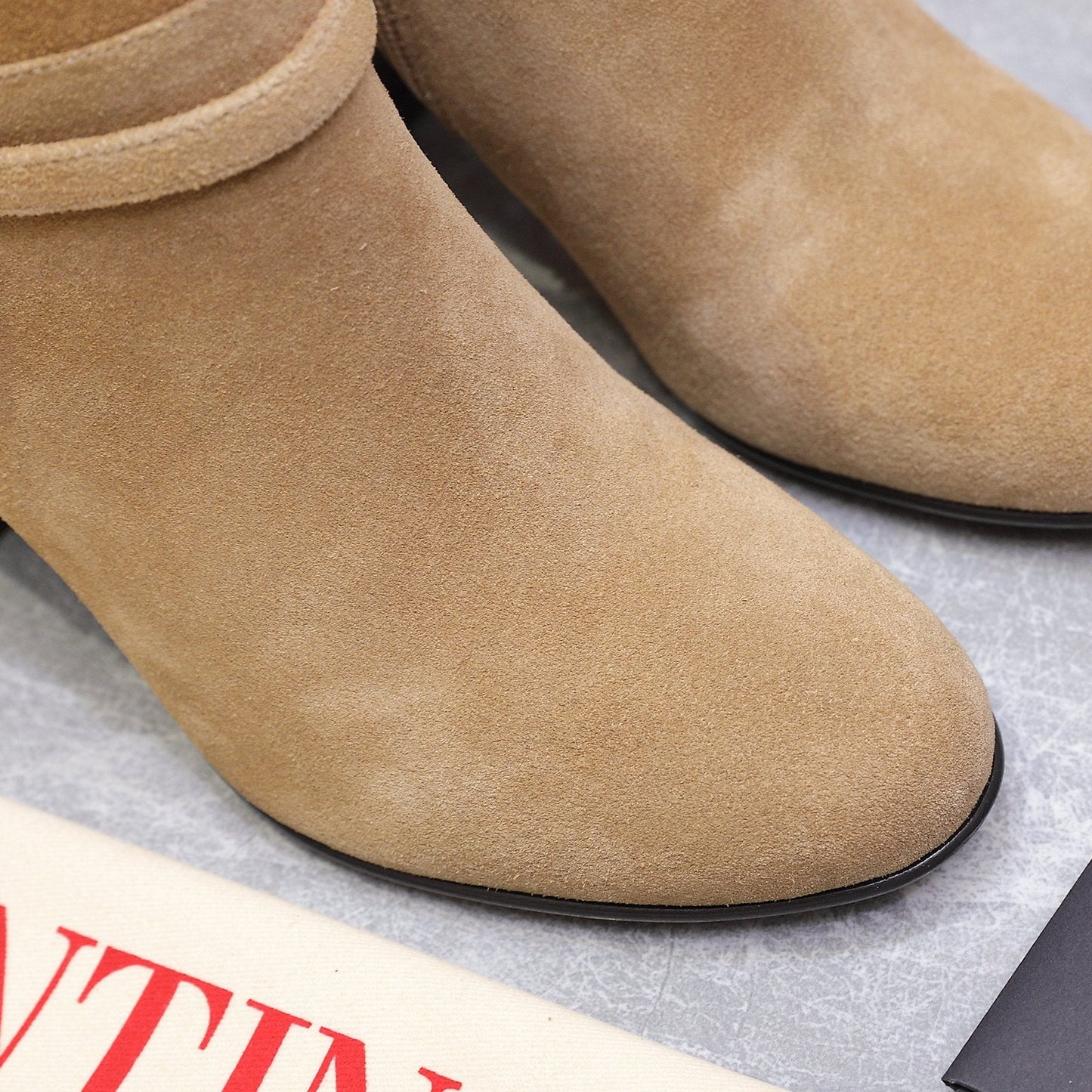 VALENTINO 25S GARAVANI VLOGO LOW BOOTS 80 MM IN LIGHT BROWN SUEDE - 34