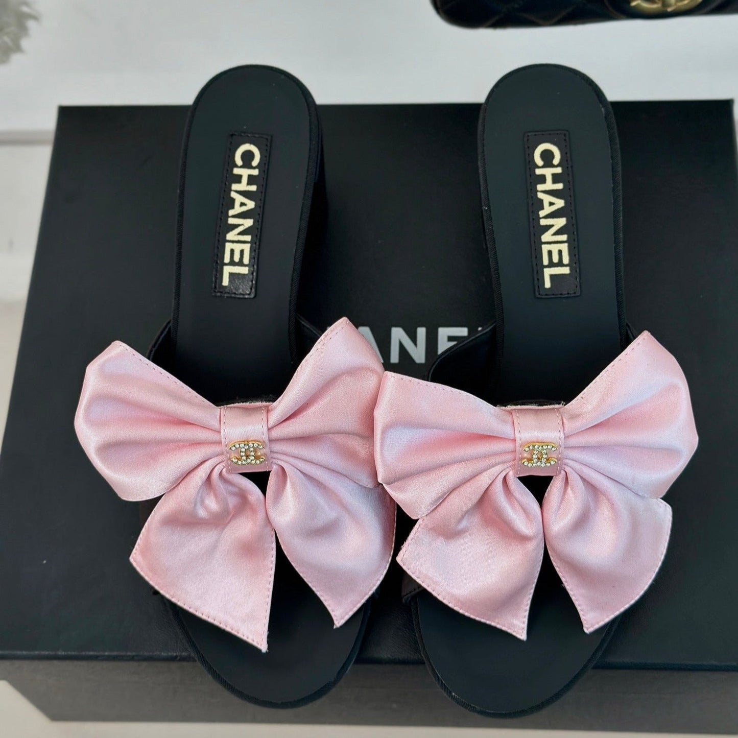 Double CC Big Bow High Heels Sheepskin Light Pink / Black - 35