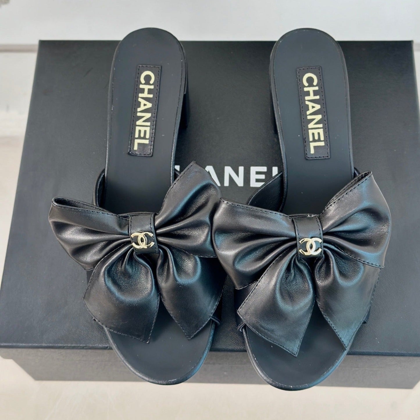 Double CC Big Bow High Heels Sheepskin Black - 35