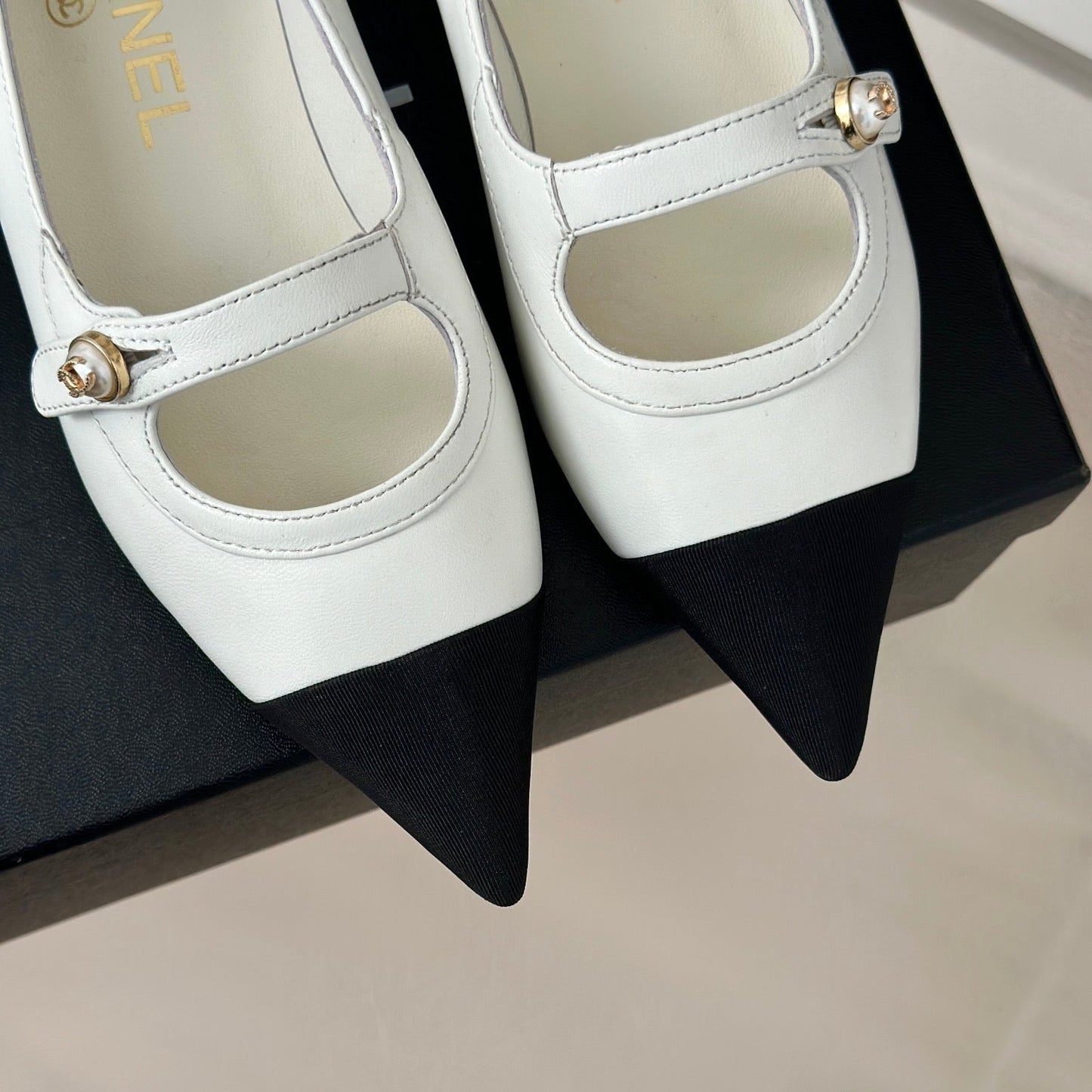 Double C Milan Runway Pointed Toe Mary Jane Shoes White Black Lambskin - 35