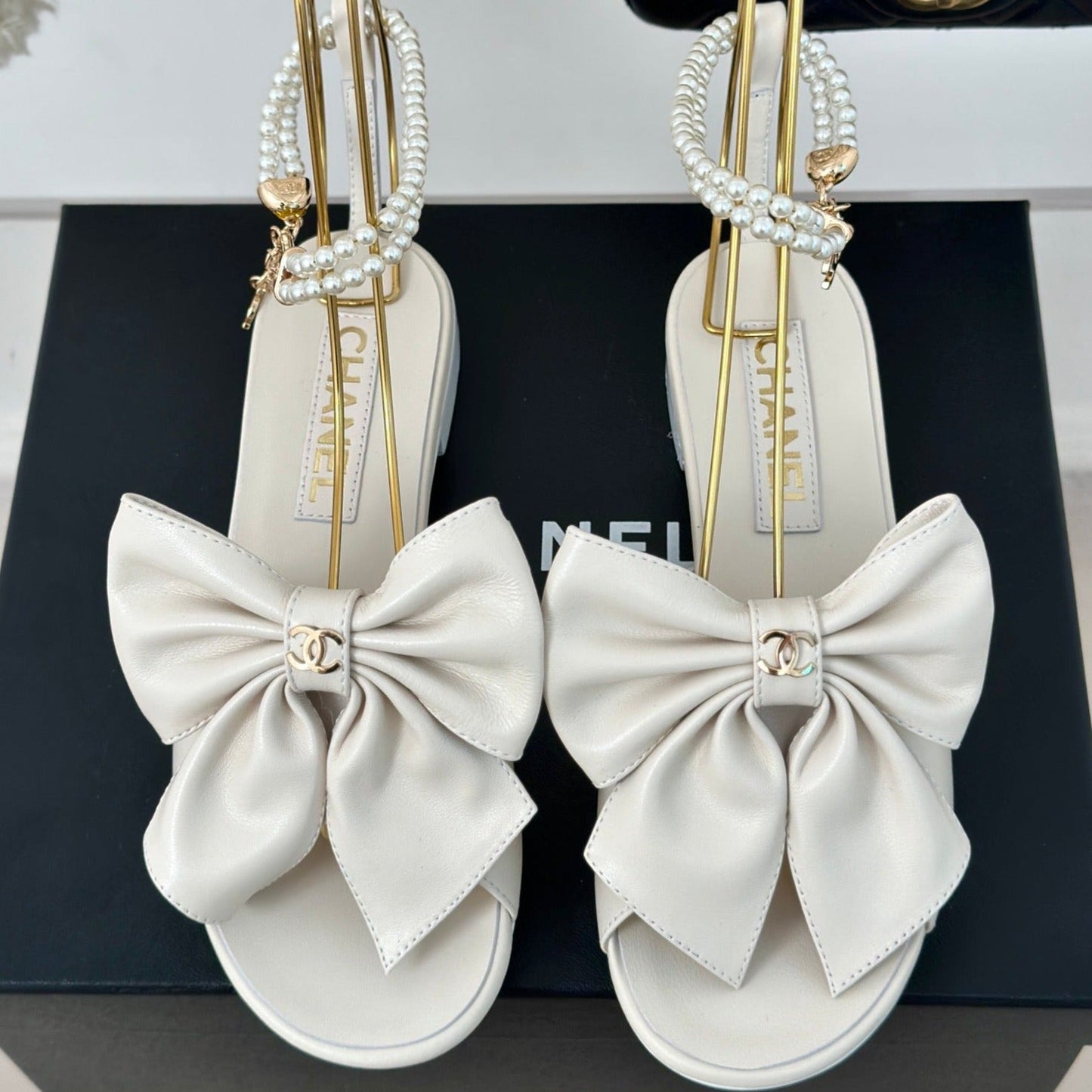Double C Big Bow Pearl Chain Sandals White Lambskin - 35
