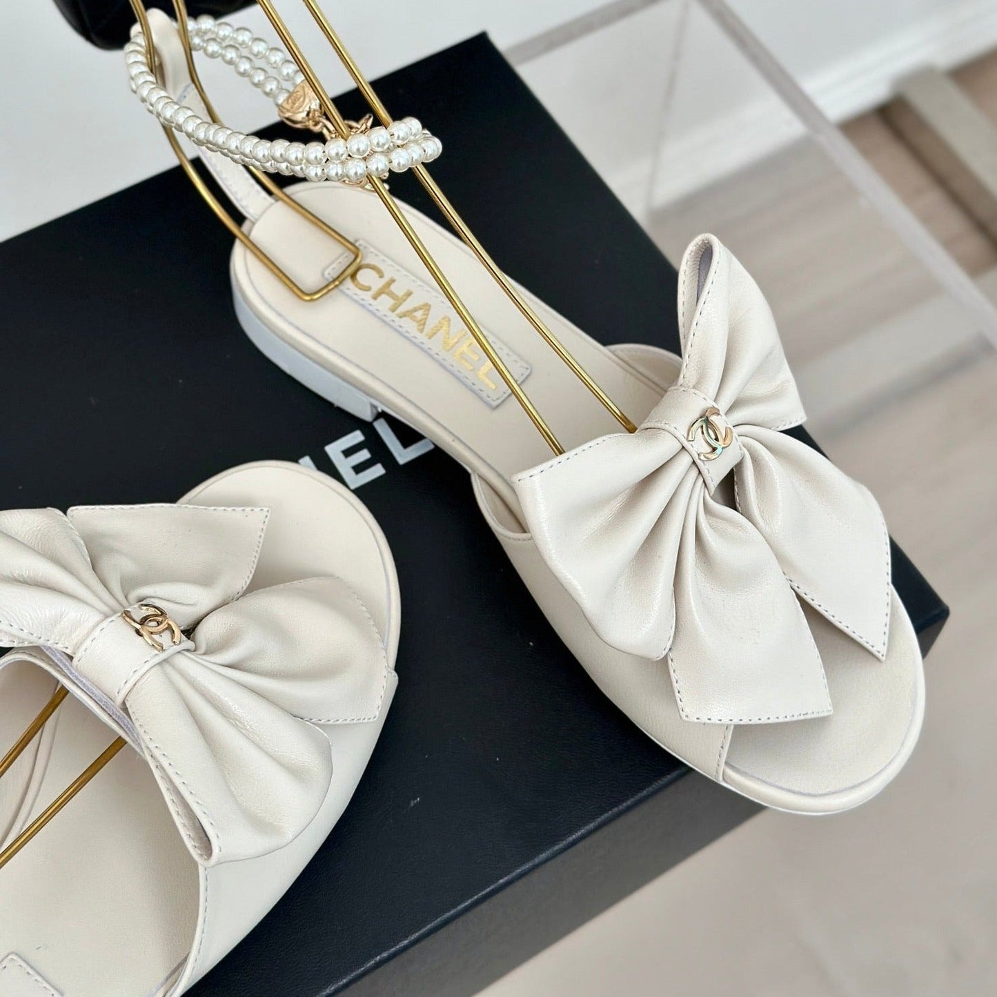 Double C Big Bow Pearl Chain Sandals White Lambskin - 35