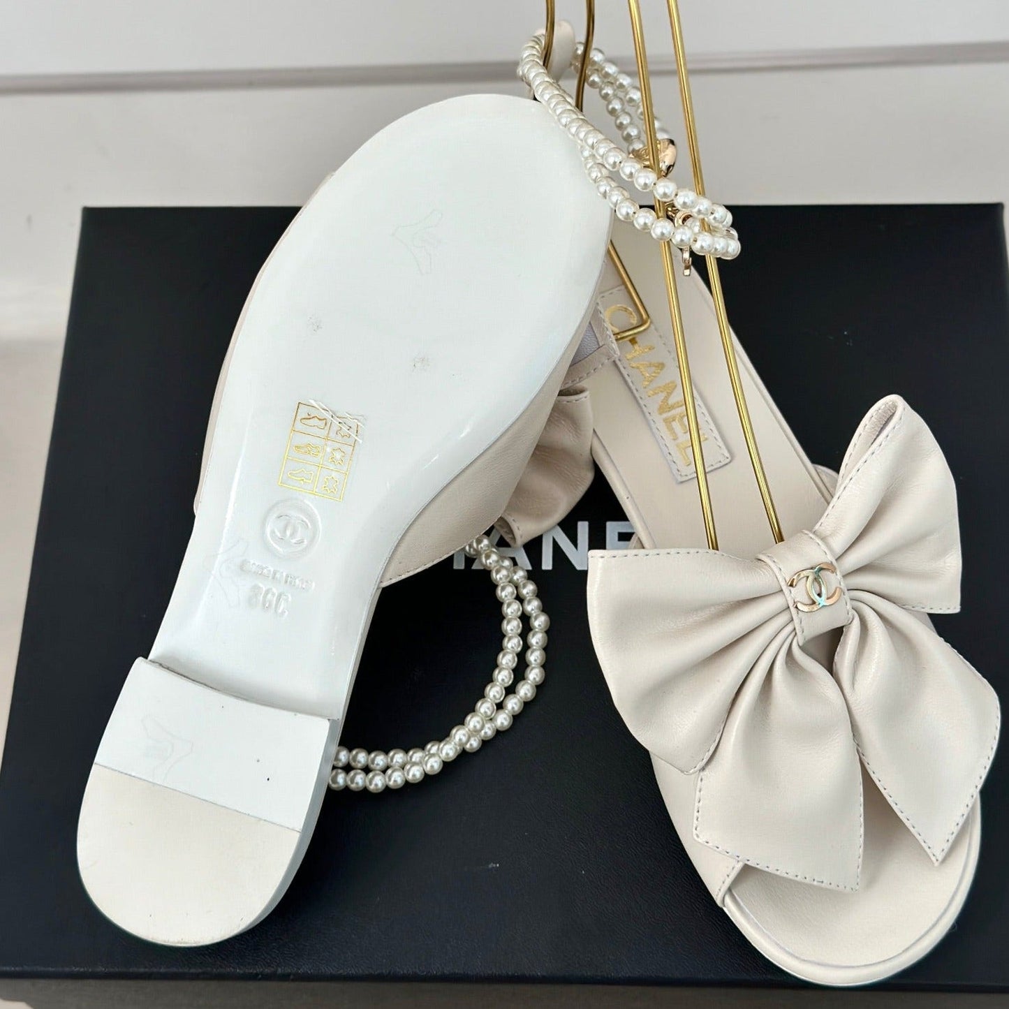 Double C Big Bow Pearl Chain Sandals White Lambskin - 35