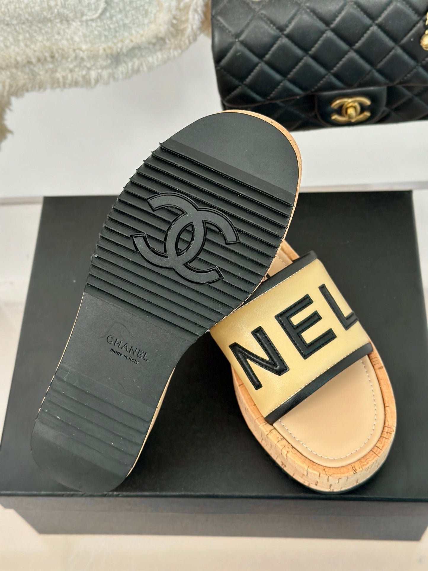 THICK SOLE LETTER SLIPPERS IN DARK CREAM SHEEPSKIN - 35
