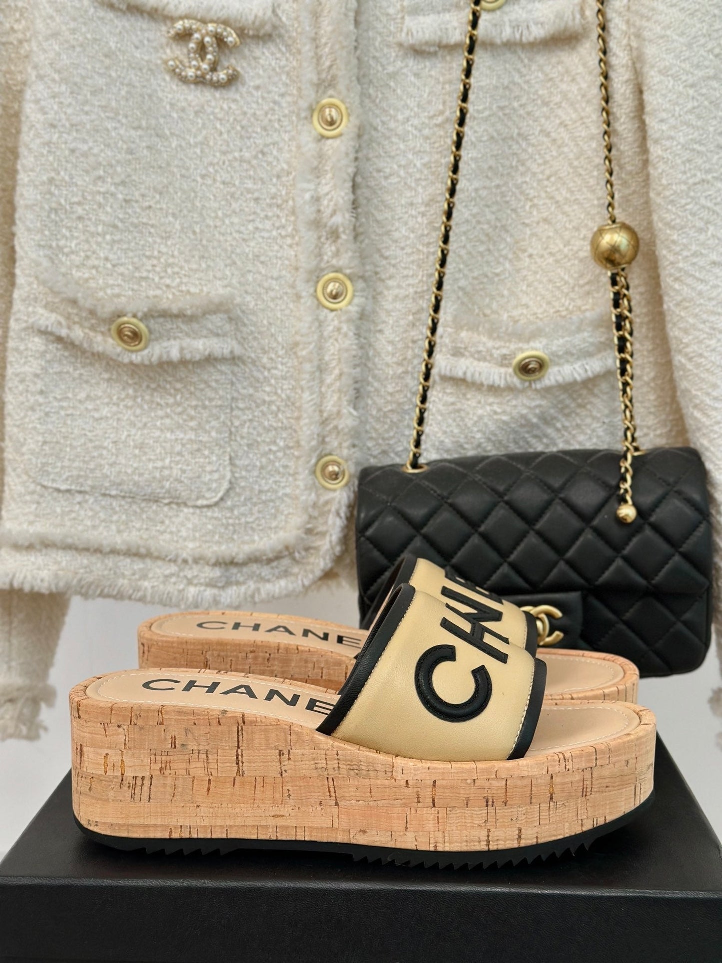 THICK SOLE LETTER SLIPPERS IN DARK CREAM SHEEPSKIN - 35