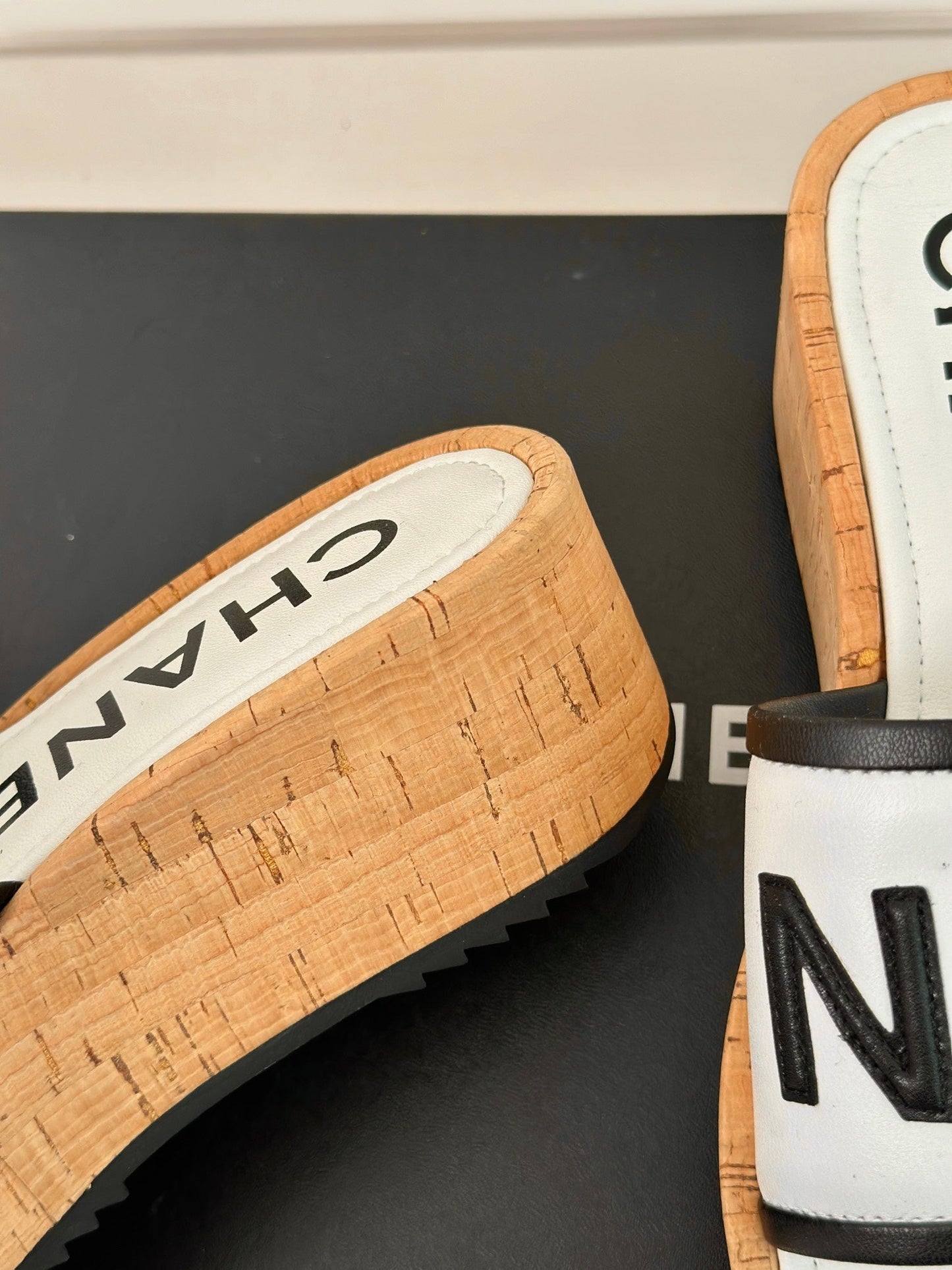 THICK SOLE LETTER SLIPPERS IN WHITE SHEEPSKIN - 35