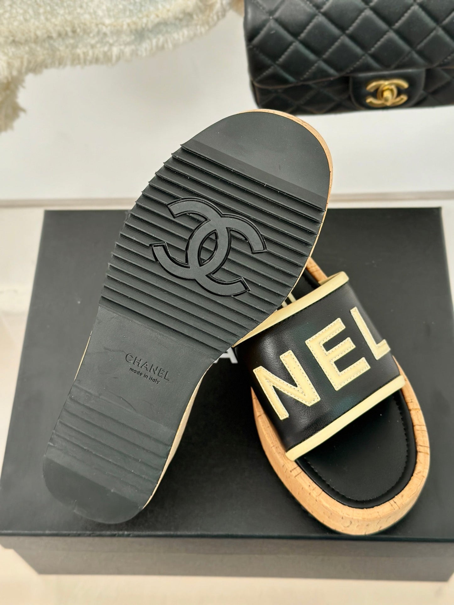 THICK SOLE LETTER SLIPPERS IN BLACK SHEEPSKIN - 35