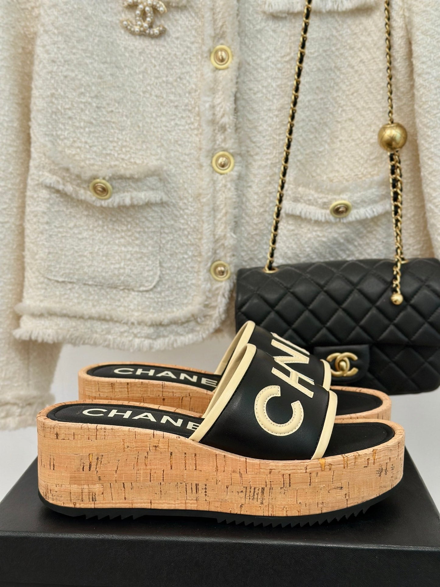 THICK SOLE LETTER SLIPPERS IN BLACK SHEEPSKIN - 35