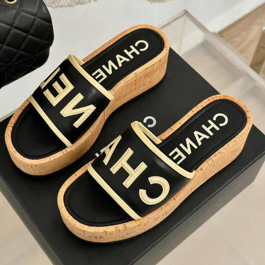 THICK SOLE LETTER SLIPPERS IN BLACK SHEEPSKIN - 35