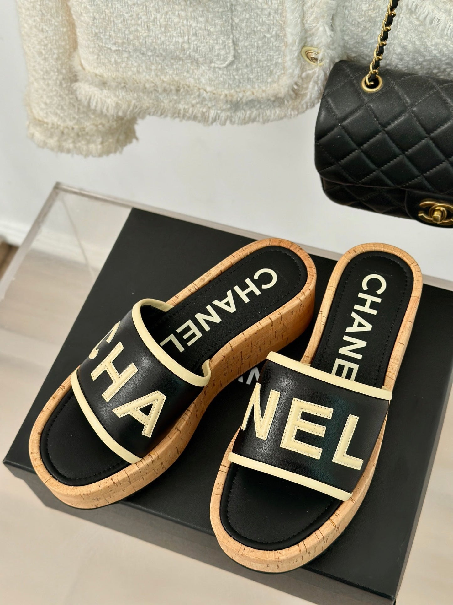 THICK SOLE LETTER SLIPPERS IN BLACK SHEEPSKIN - 35