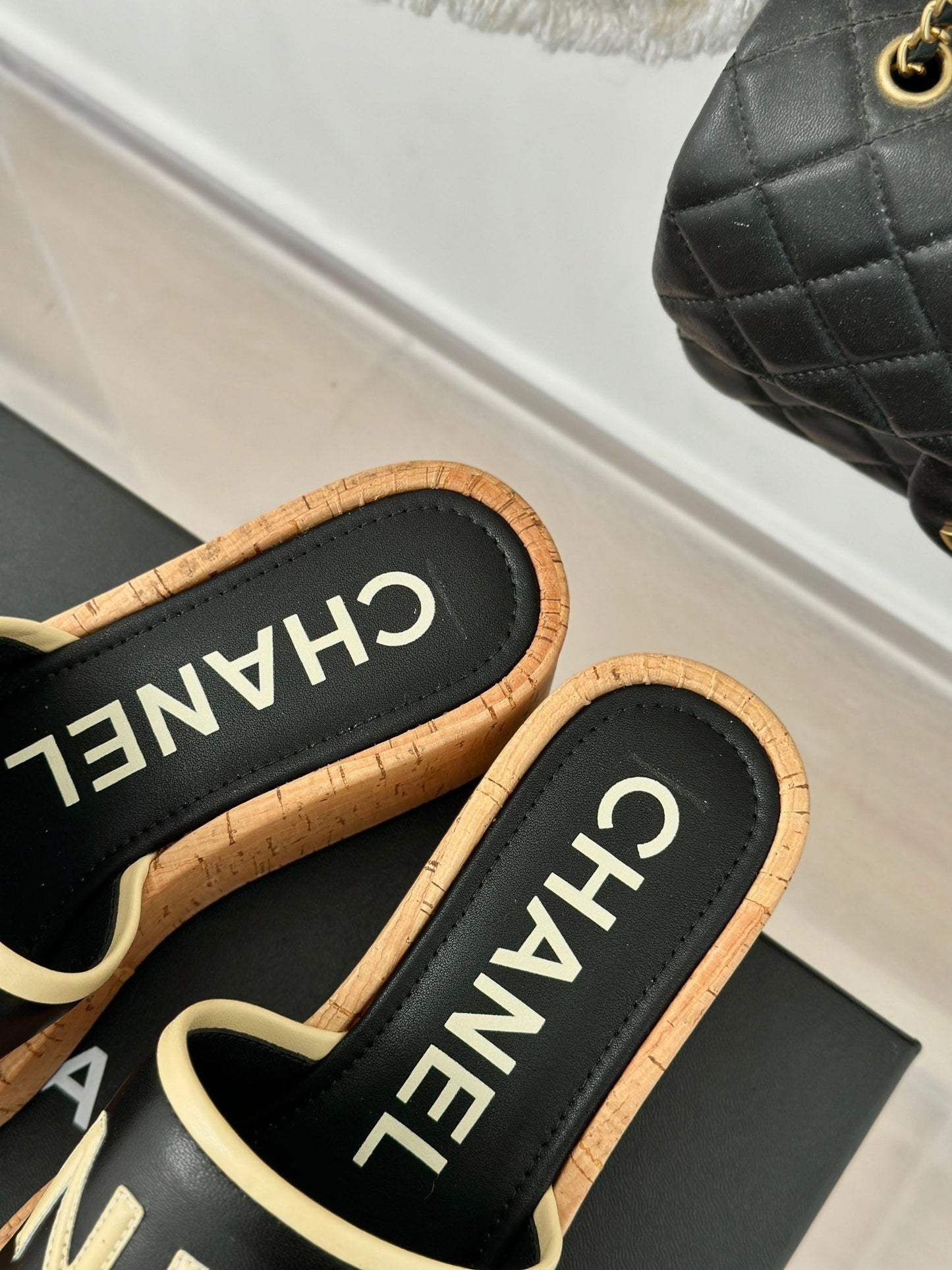 THICK SOLE LETTER SLIPPERS IN BLACK SHEEPSKIN - 35