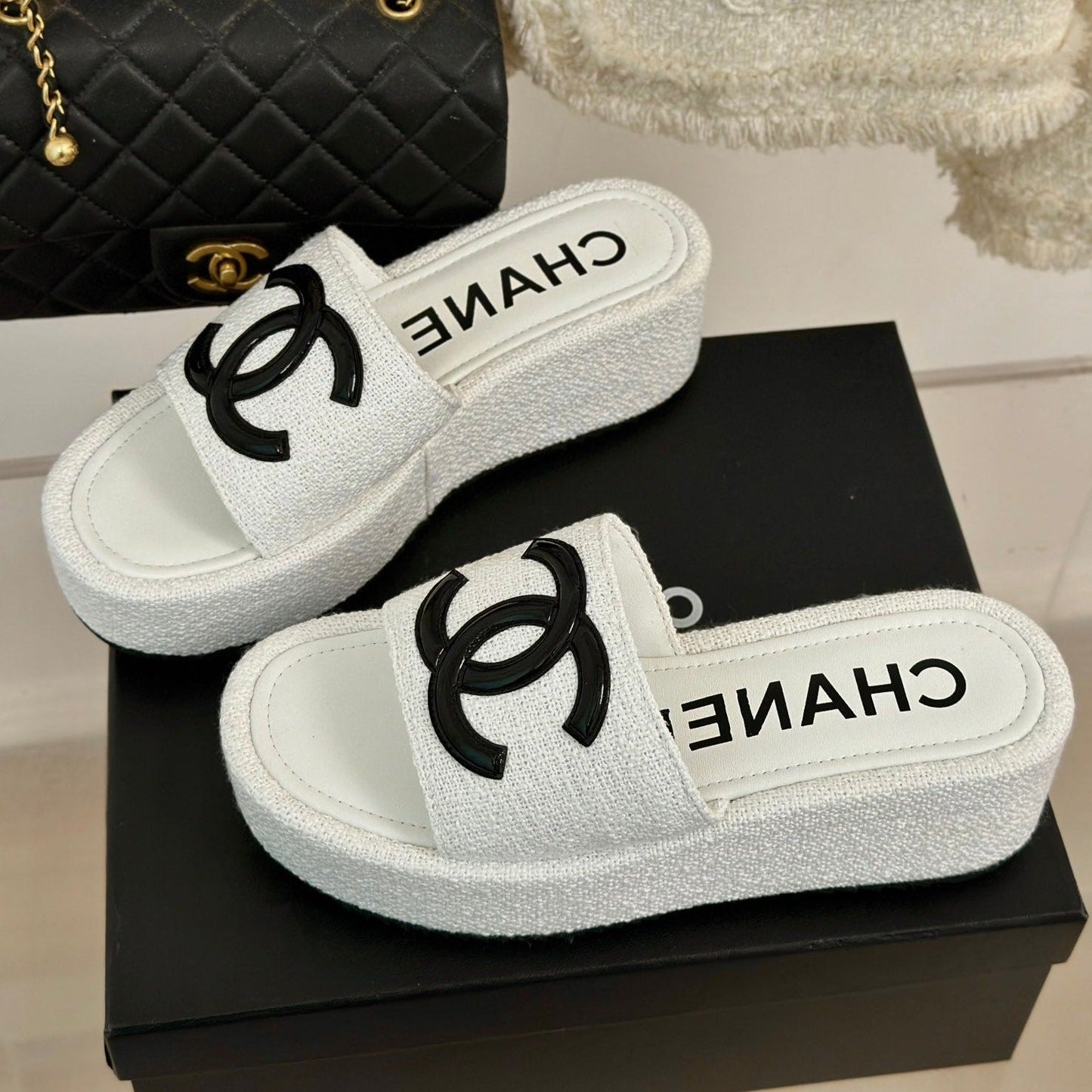 CLASSIC SLIPPERS THICK SOLE IN WHITE TWEED - 35