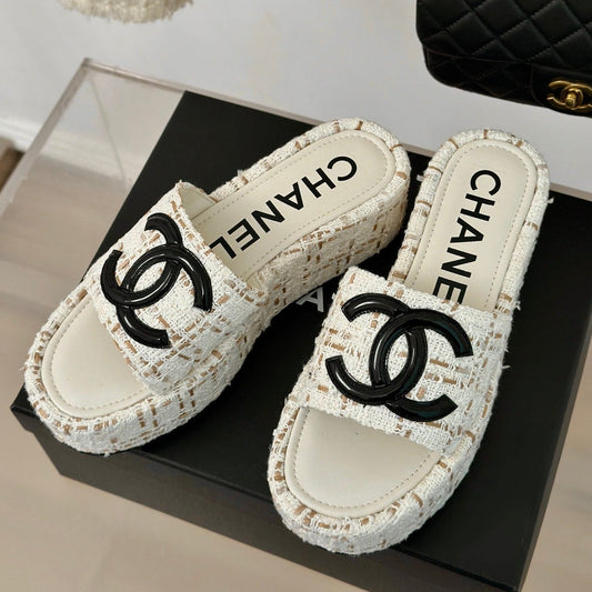 CLASSIC SLIPPERS THICK SOLE IN WHITE MIX BROWN TWEED - 35