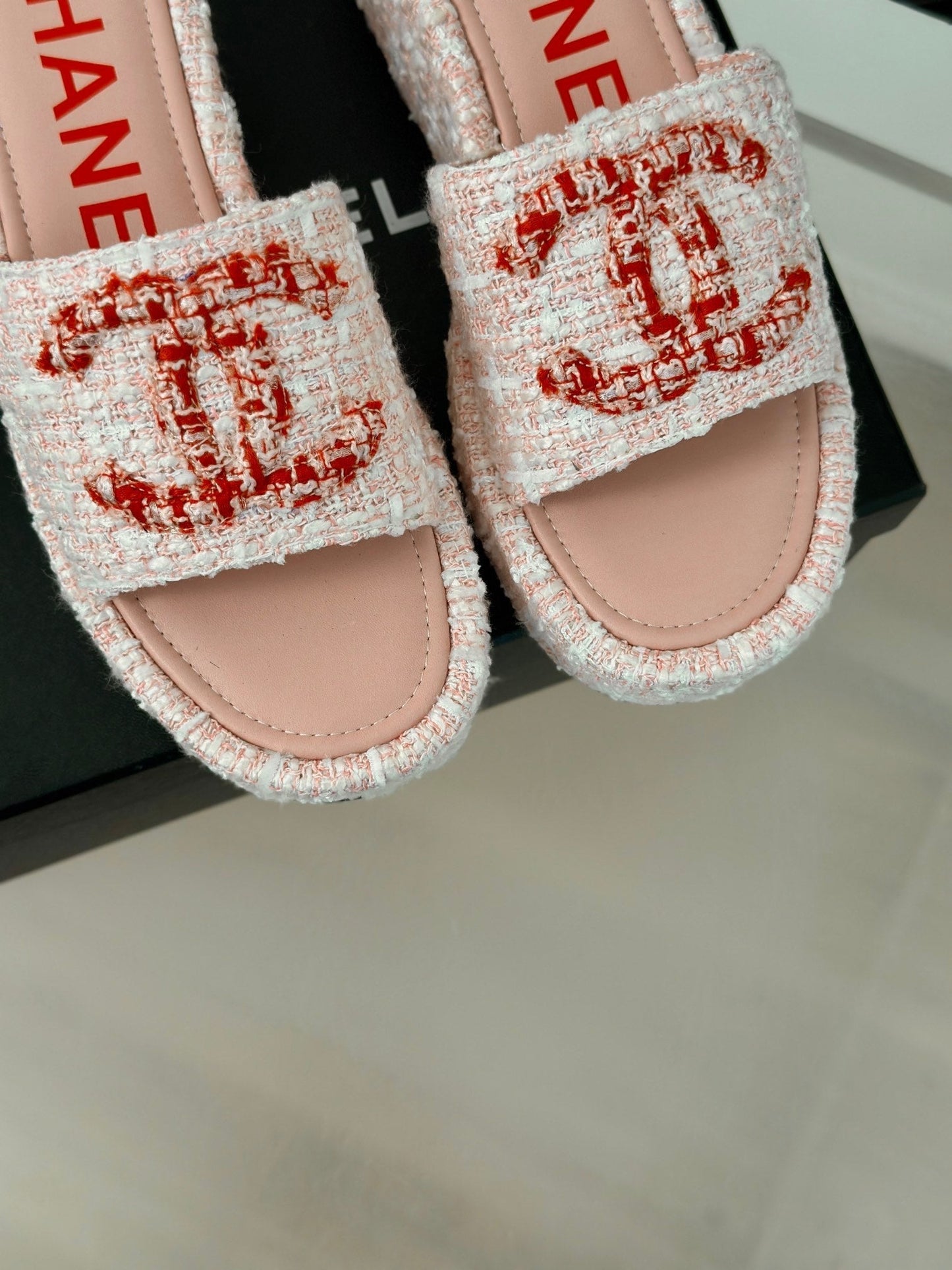 CLASSIC SLIPPERS THICK SOLE IN LIGHT PINK TWEED - 35