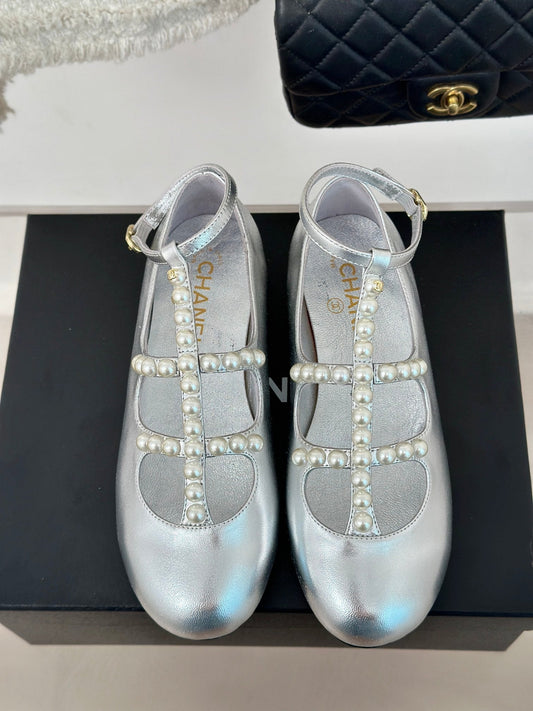 MARY JANES SHOES SILVER GOATSKIN WITH FAUX PEARL - 35