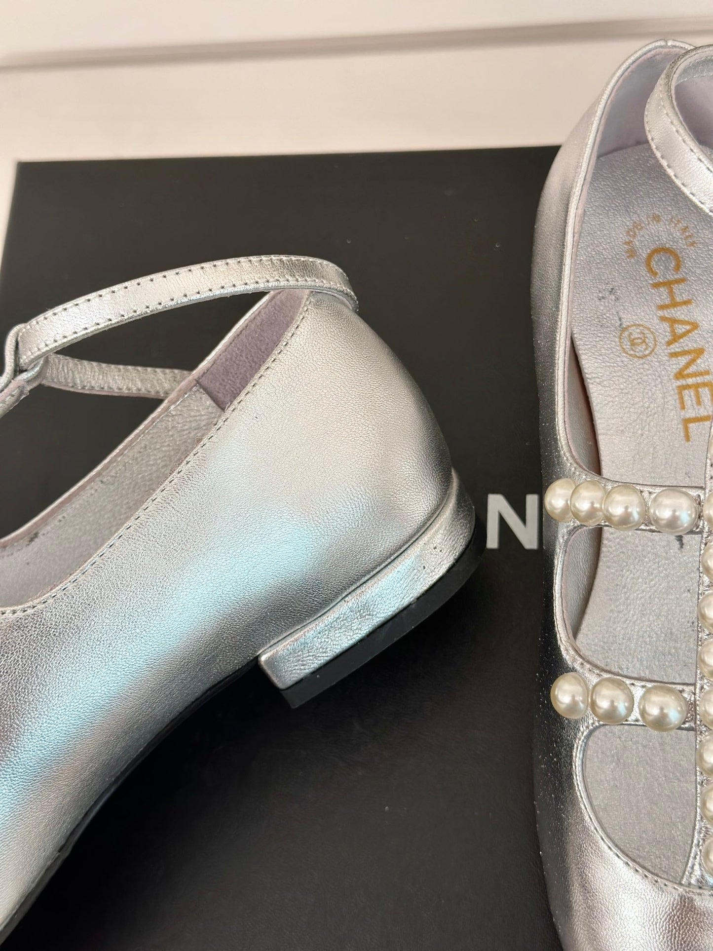 MARY JANES SHOES SILVER GOATSKIN WITH FAUX PEARL - 35