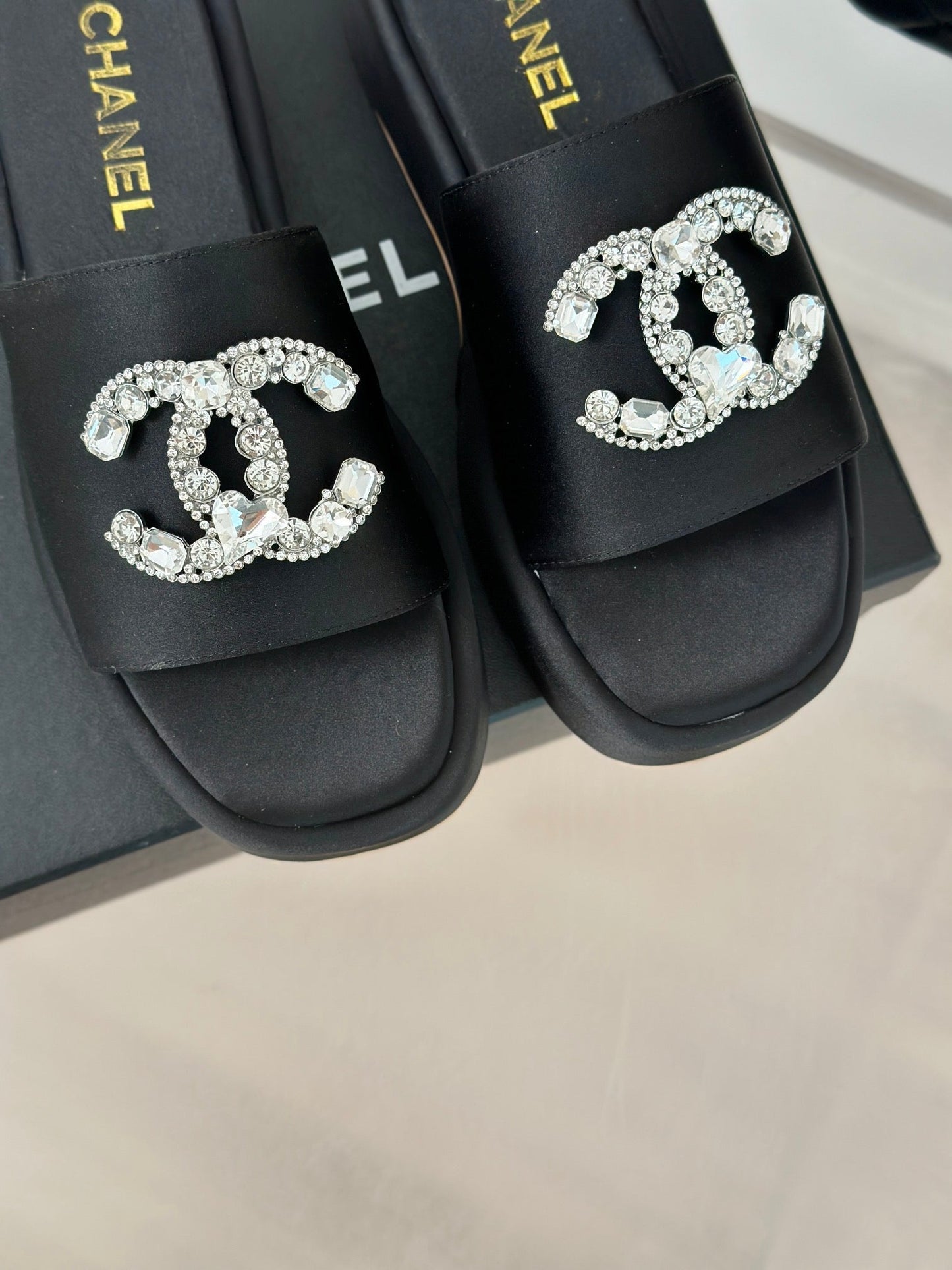 SLIPPERS THICK SOLE IN BLACK SATIN - 35