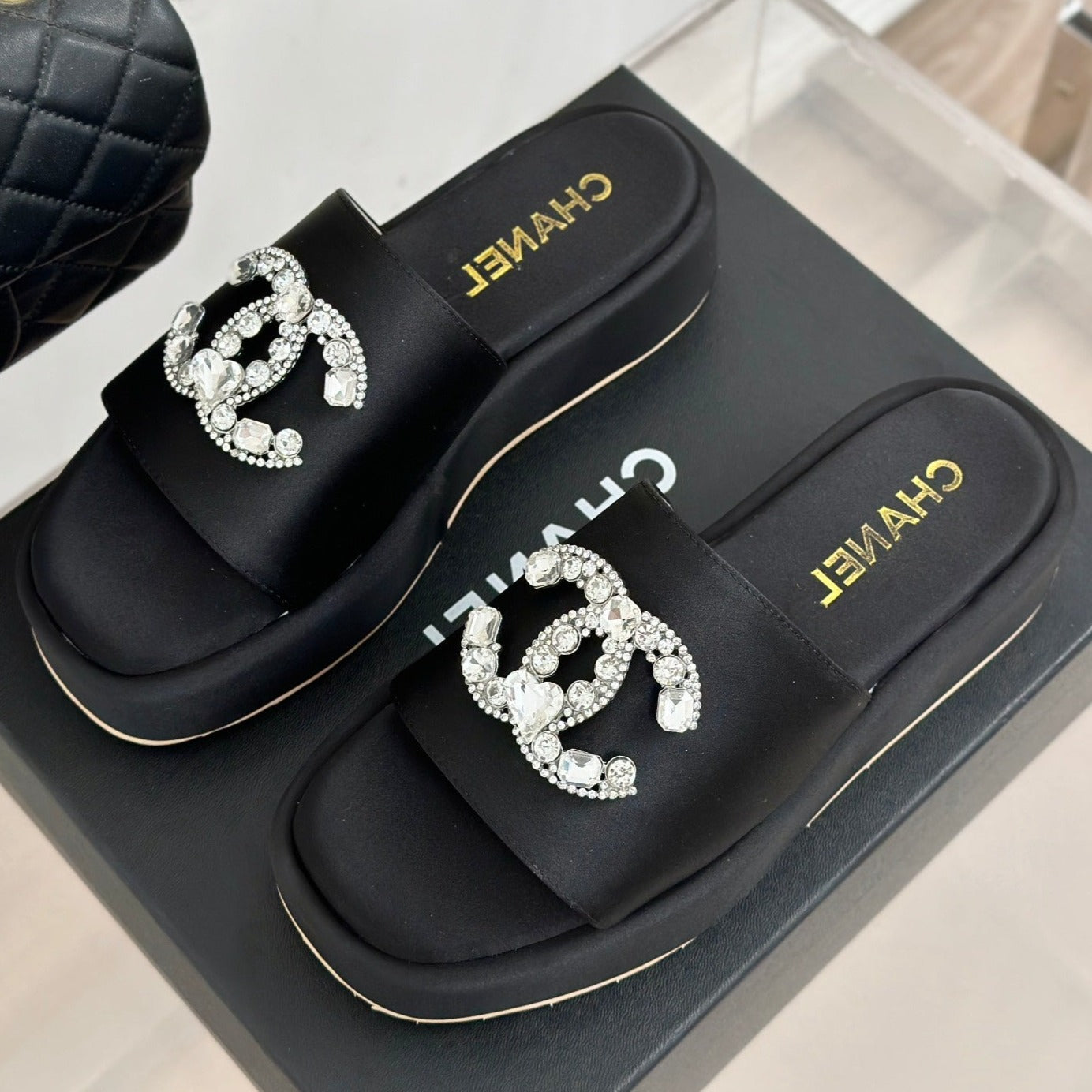 SLIPPERS THICK SOLE IN BLACK SATIN - 35
