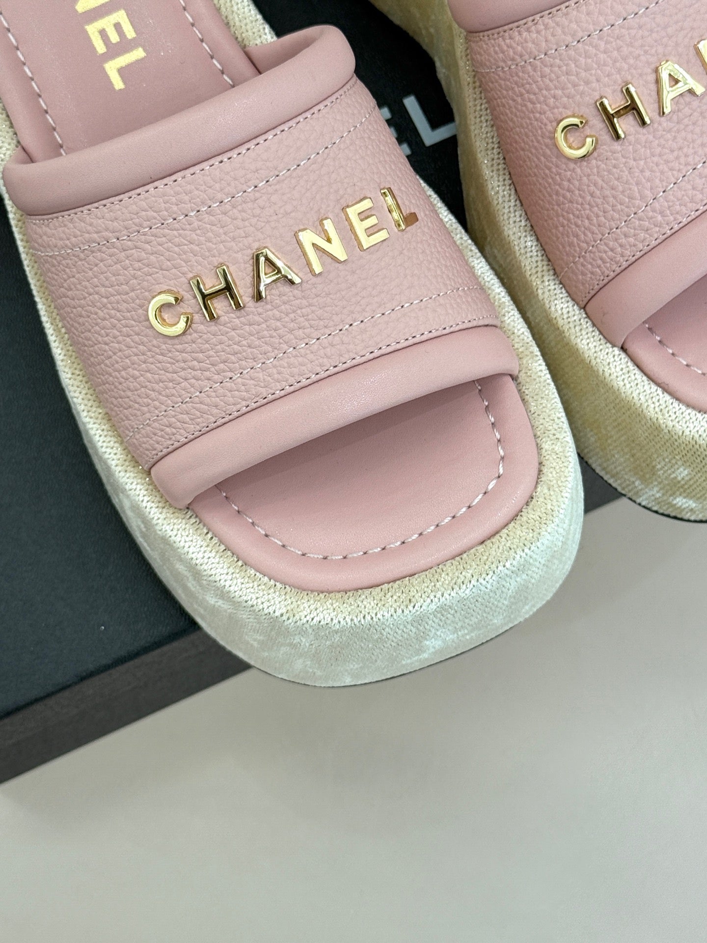 PLATFORM SLIPPERS IN BABY PINK LAMBSKIN - 35