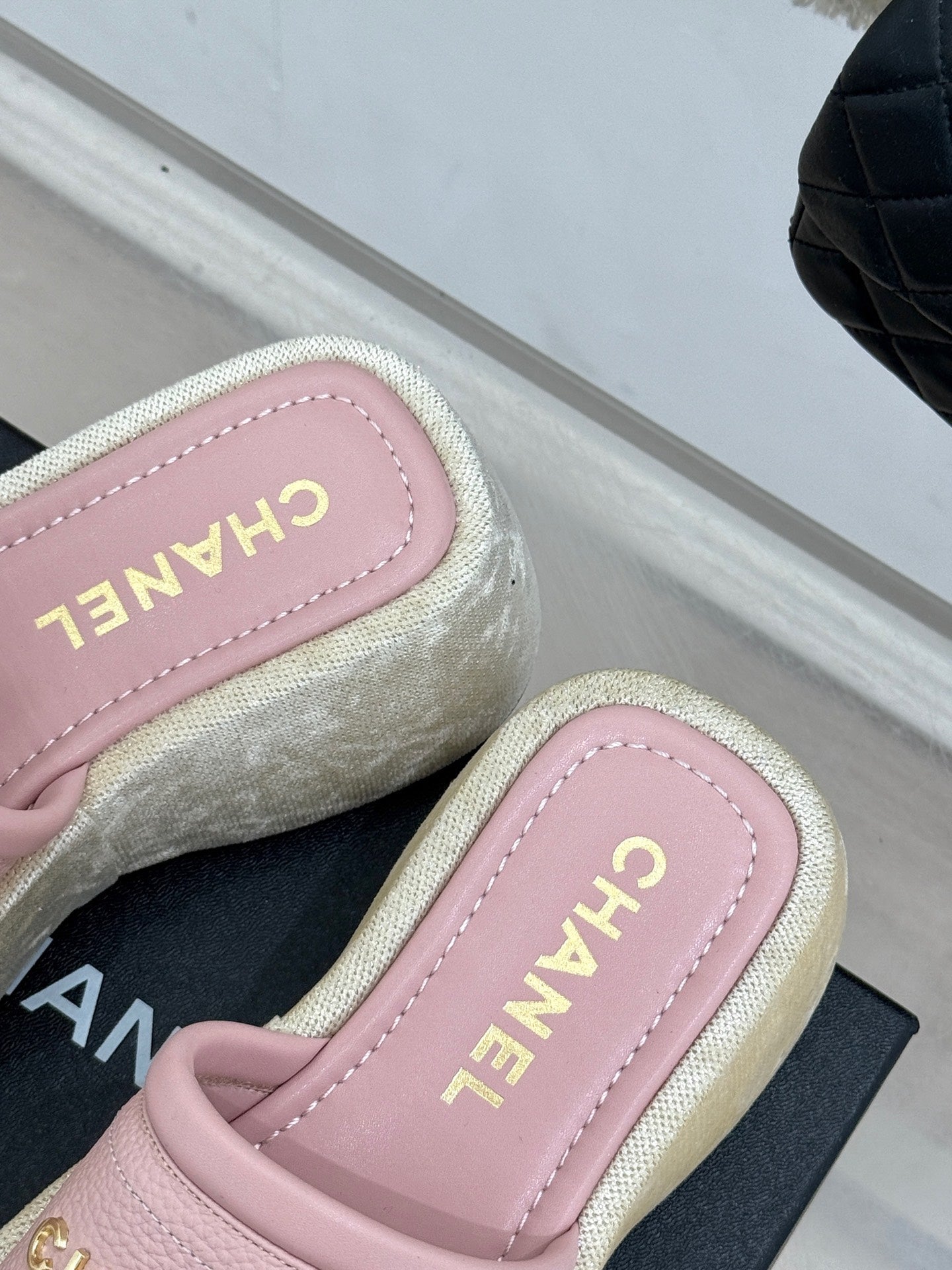 PLATFORM SLIPPERS IN BABY PINK LAMBSKIN - 35