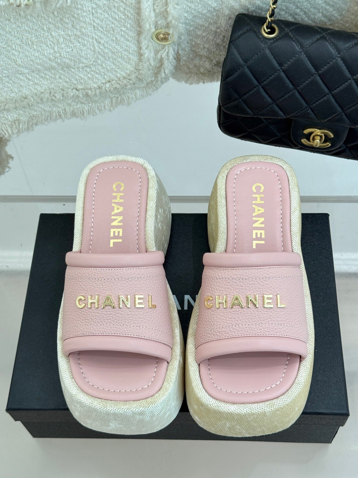 PLATFORM SLIPPERS IN BABY PINK LAMBSKIN - 35