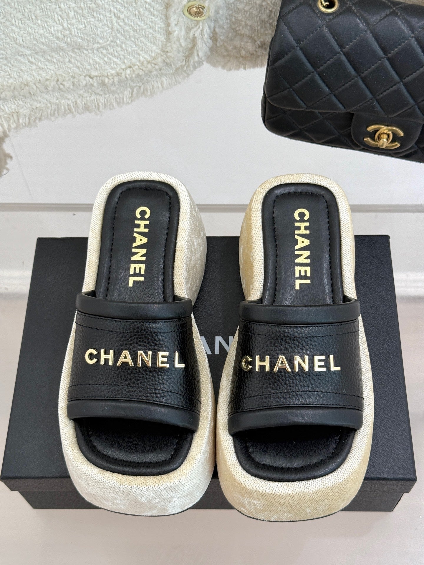 PLATFORM SLIPPERS IN BLACK LAMBSKIN - 35