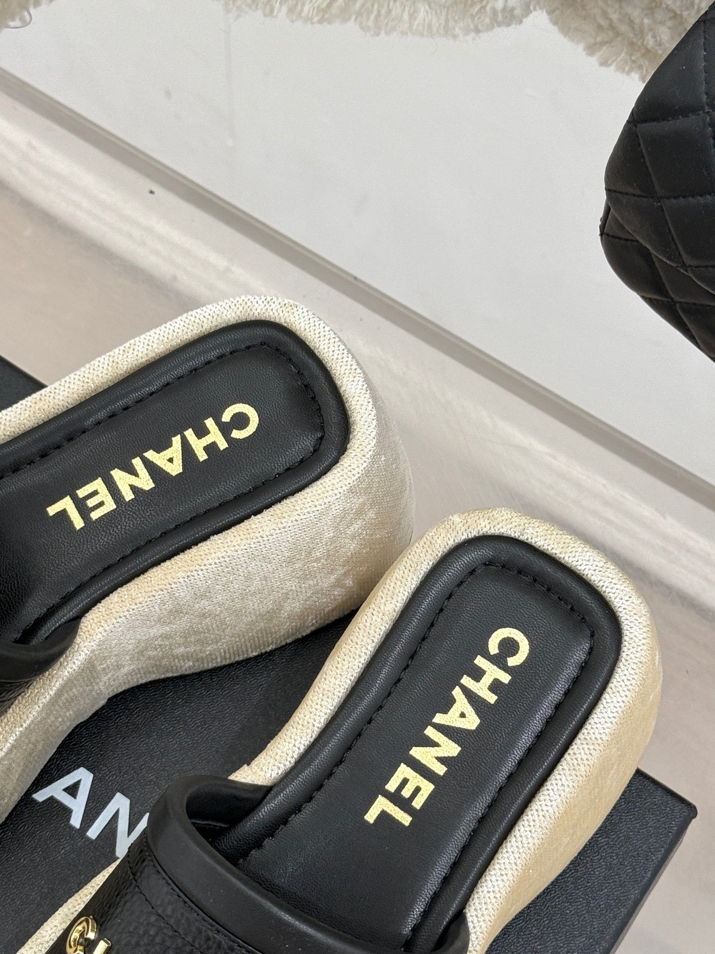 PLATFORM SLIPPERS IN BLACK LAMBSKIN - 35