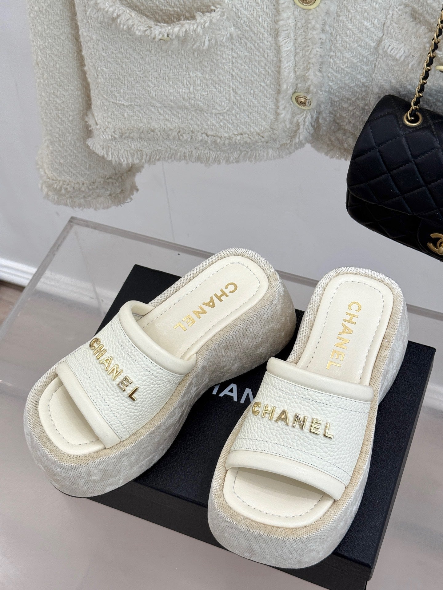 PLATFORM SLIPPERS IN WHITE LAMBSKIN - 35