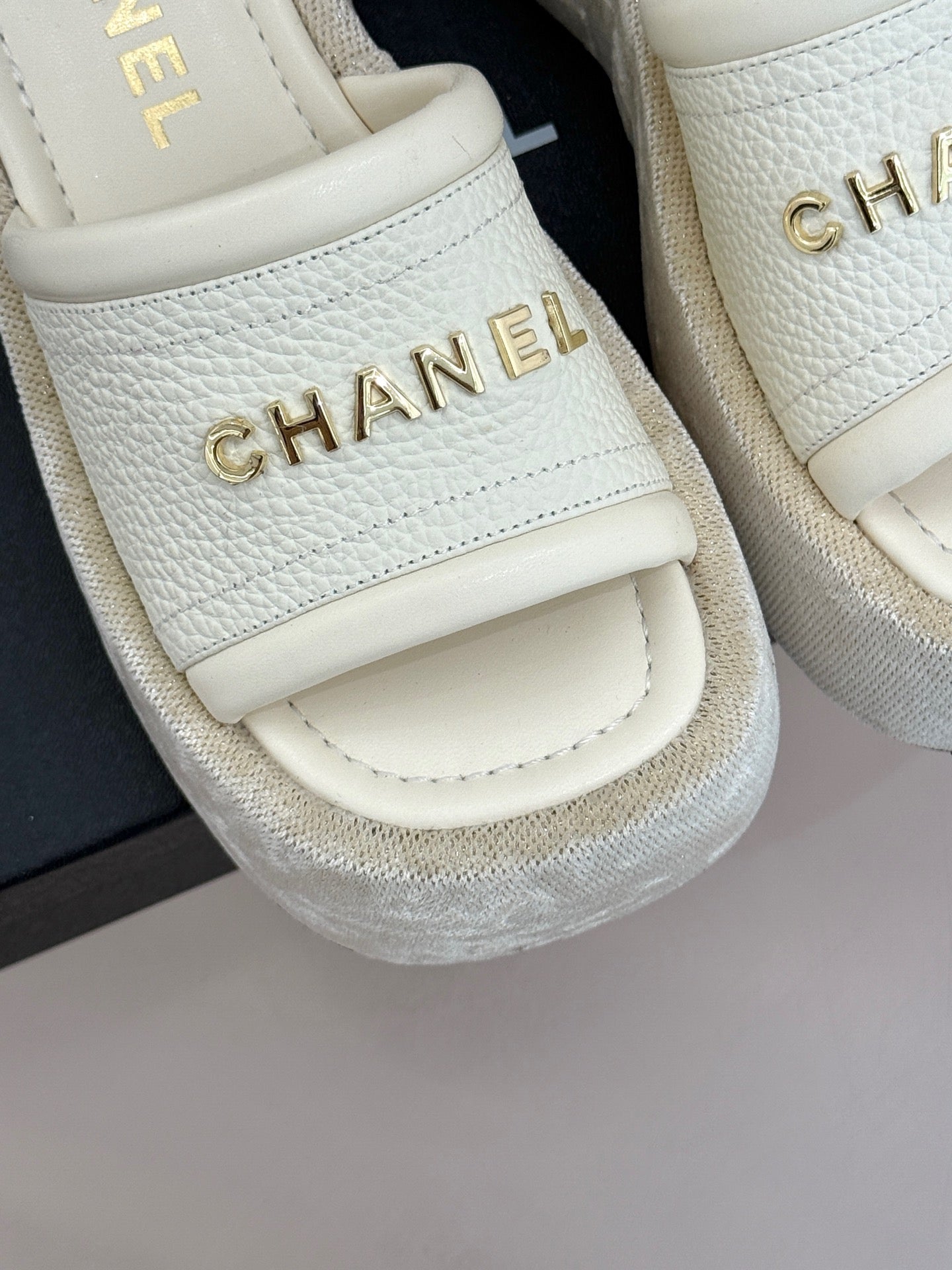 PLATFORM SLIPPERS IN WHITE LAMBSKIN - 35