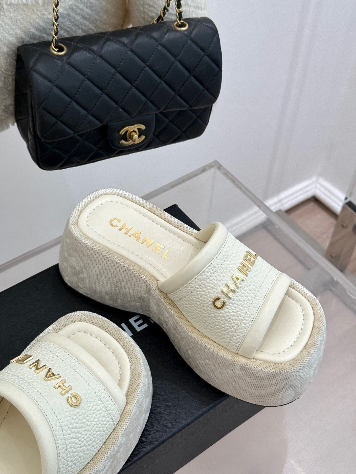 PLATFORM SLIPPERS IN WHITE LAMBSKIN - 35