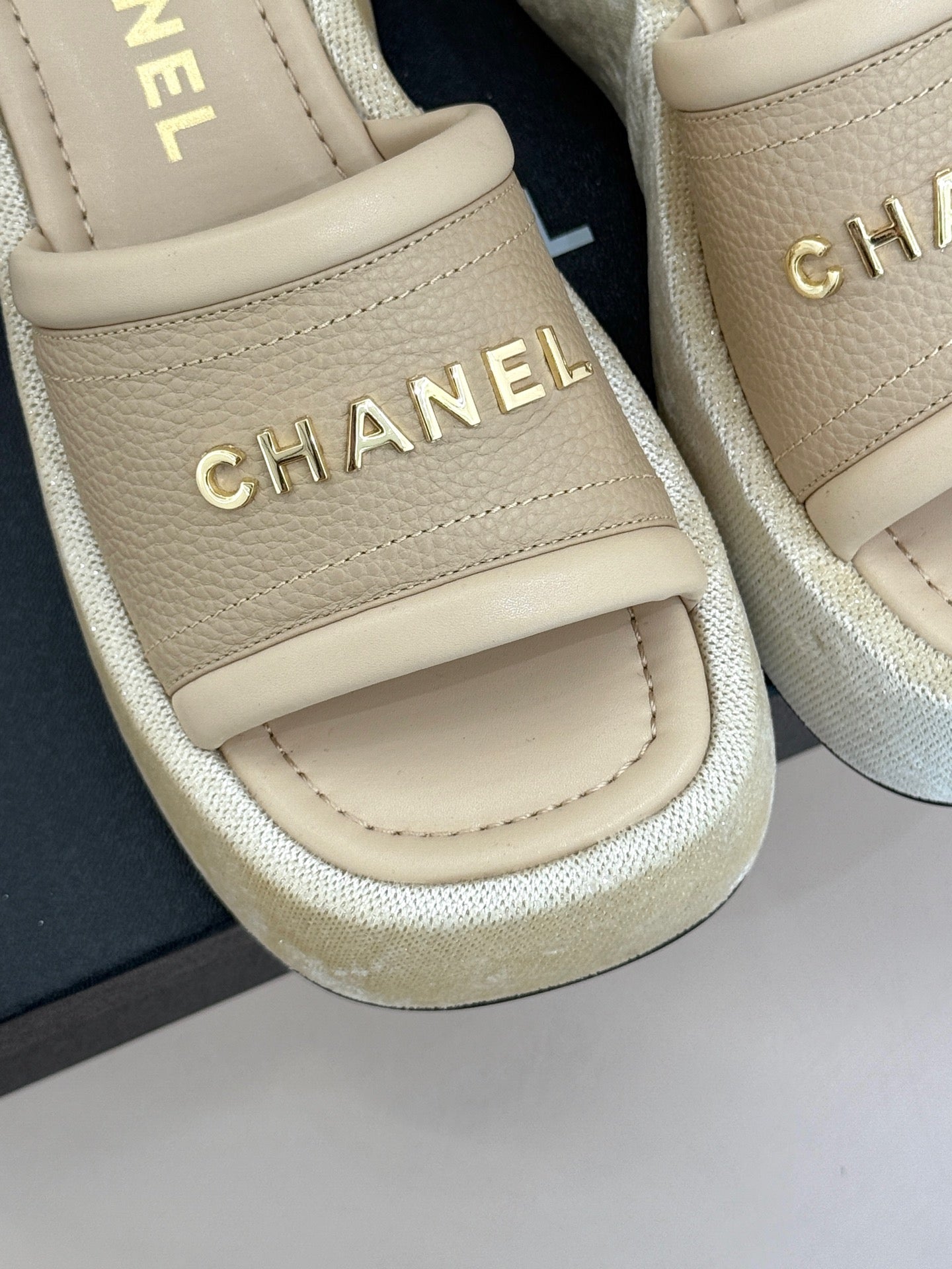 PLATFORM SLIPPERS IN CAMEL BEIGE LAMBSKIN - 35
