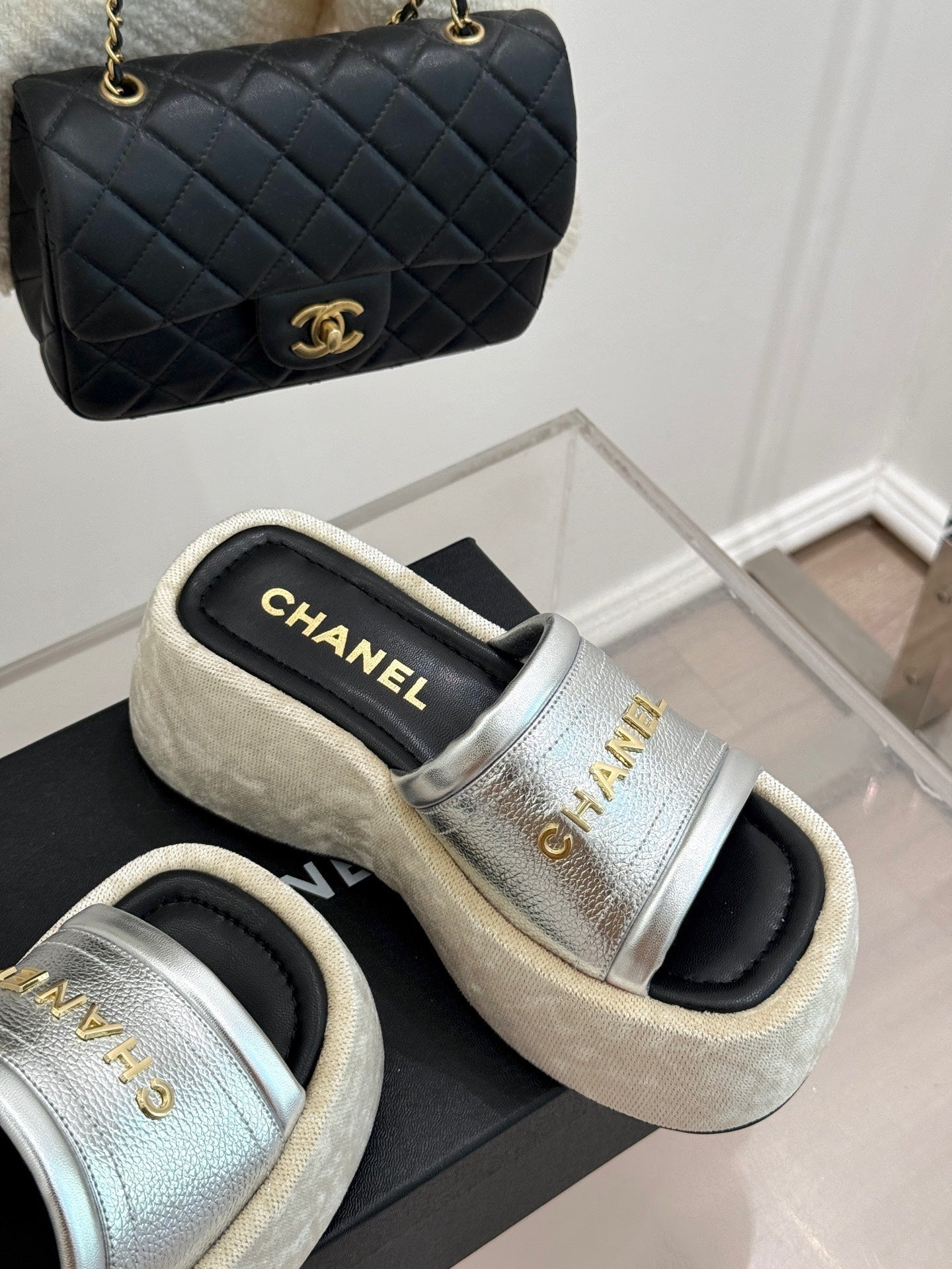 PLATFORM SLIPPERS IN SILVER LAMBSKIN - 35