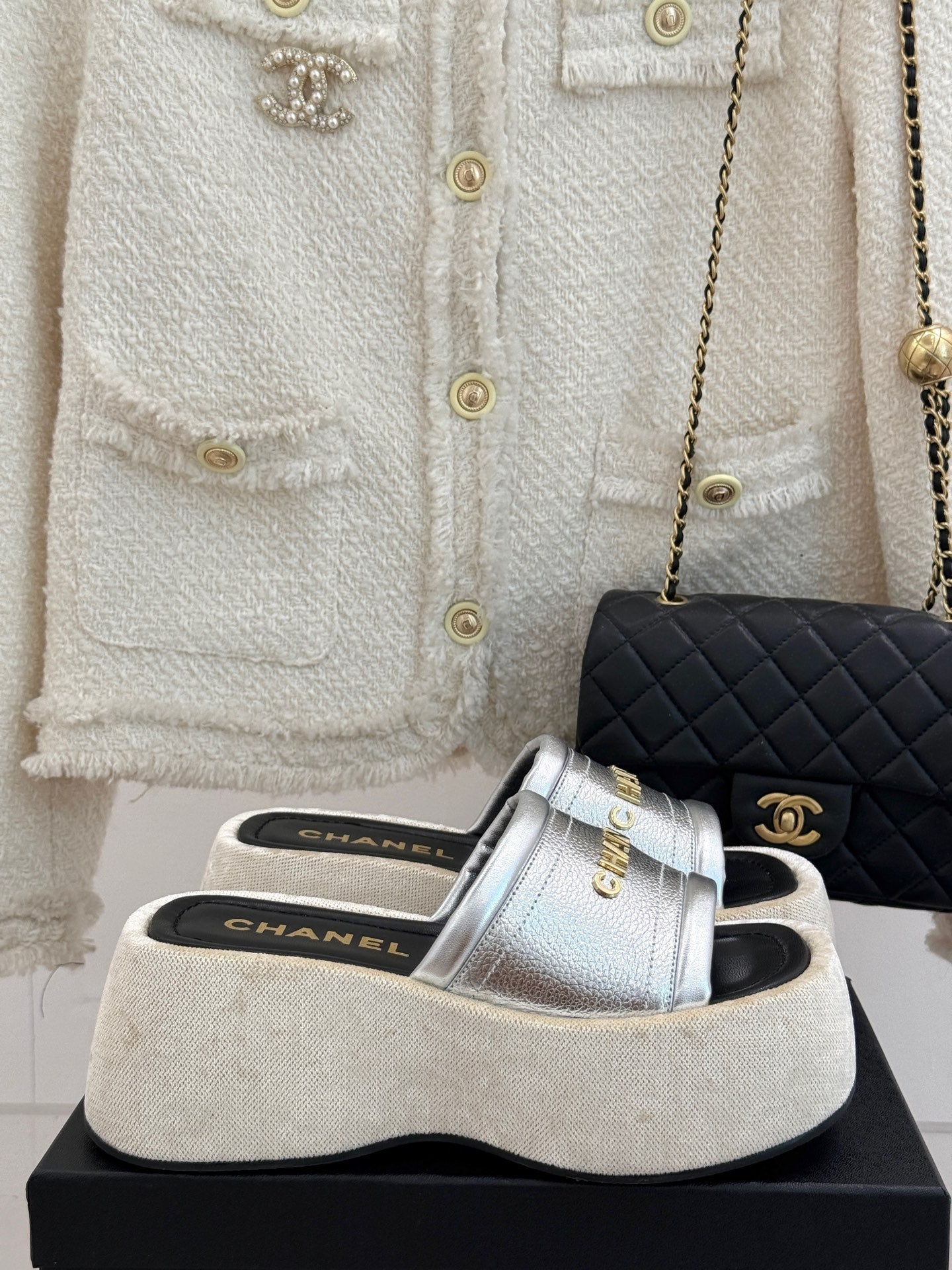 PLATFORM SLIPPERS IN SILVER LAMBSKIN - 35