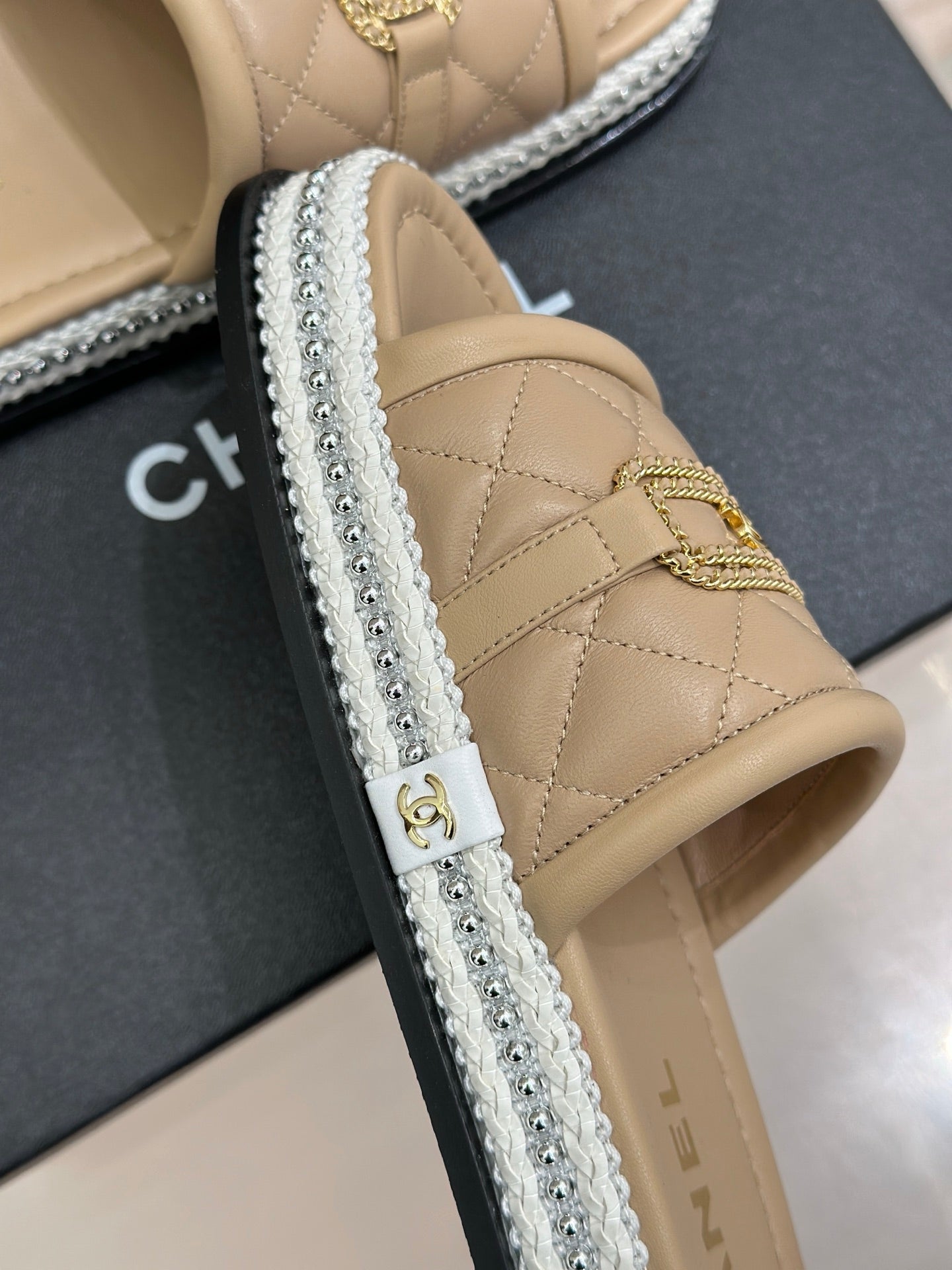DIAMOND QUILTED CHAIN LAZY SLIPPERS IN BISQUE BEIGE LAMBSKIN - 35