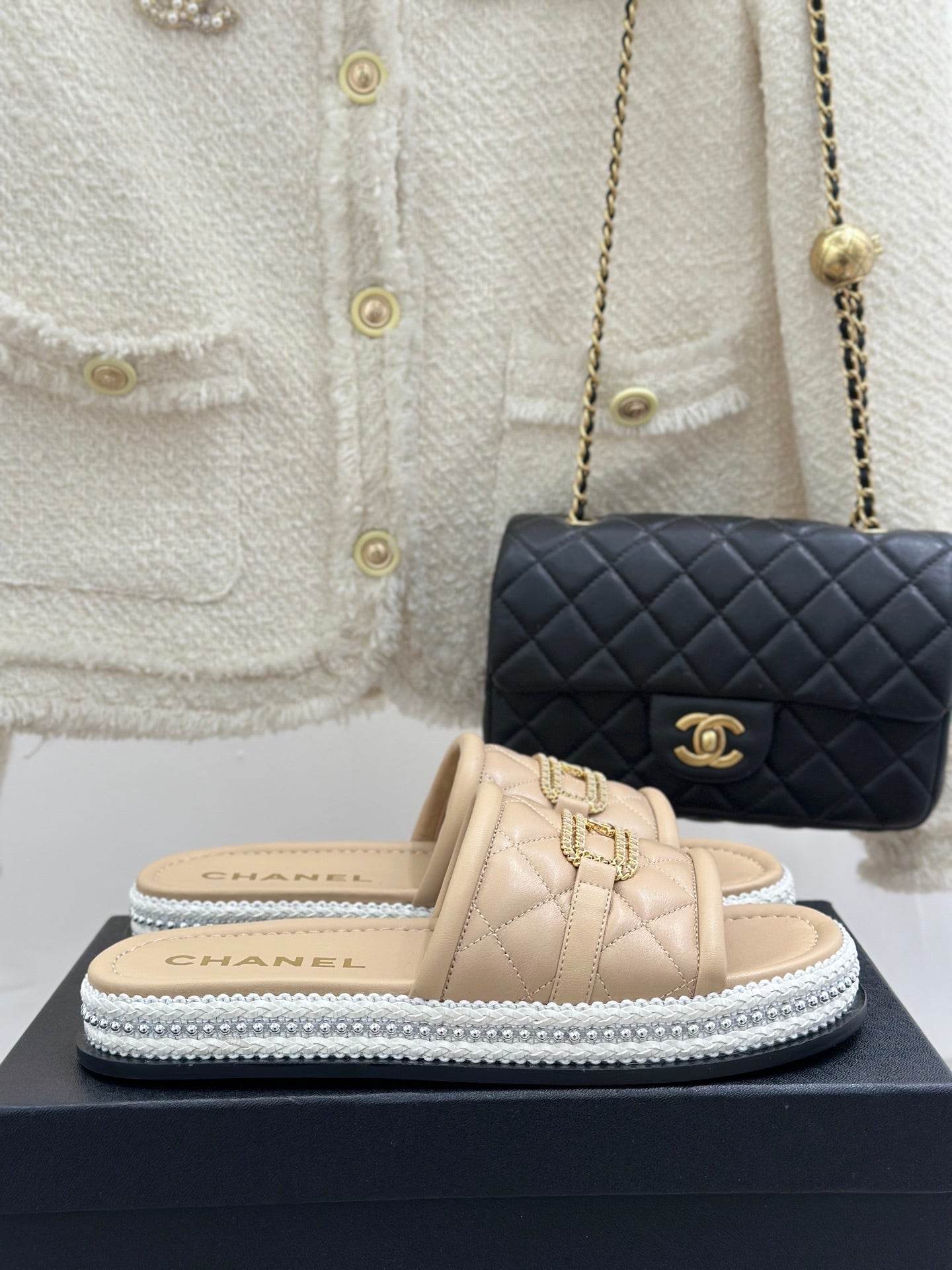 DIAMOND QUILTED CHAIN LAZY SLIPPERS IN BISQUE BEIGE LAMBSKIN - 35