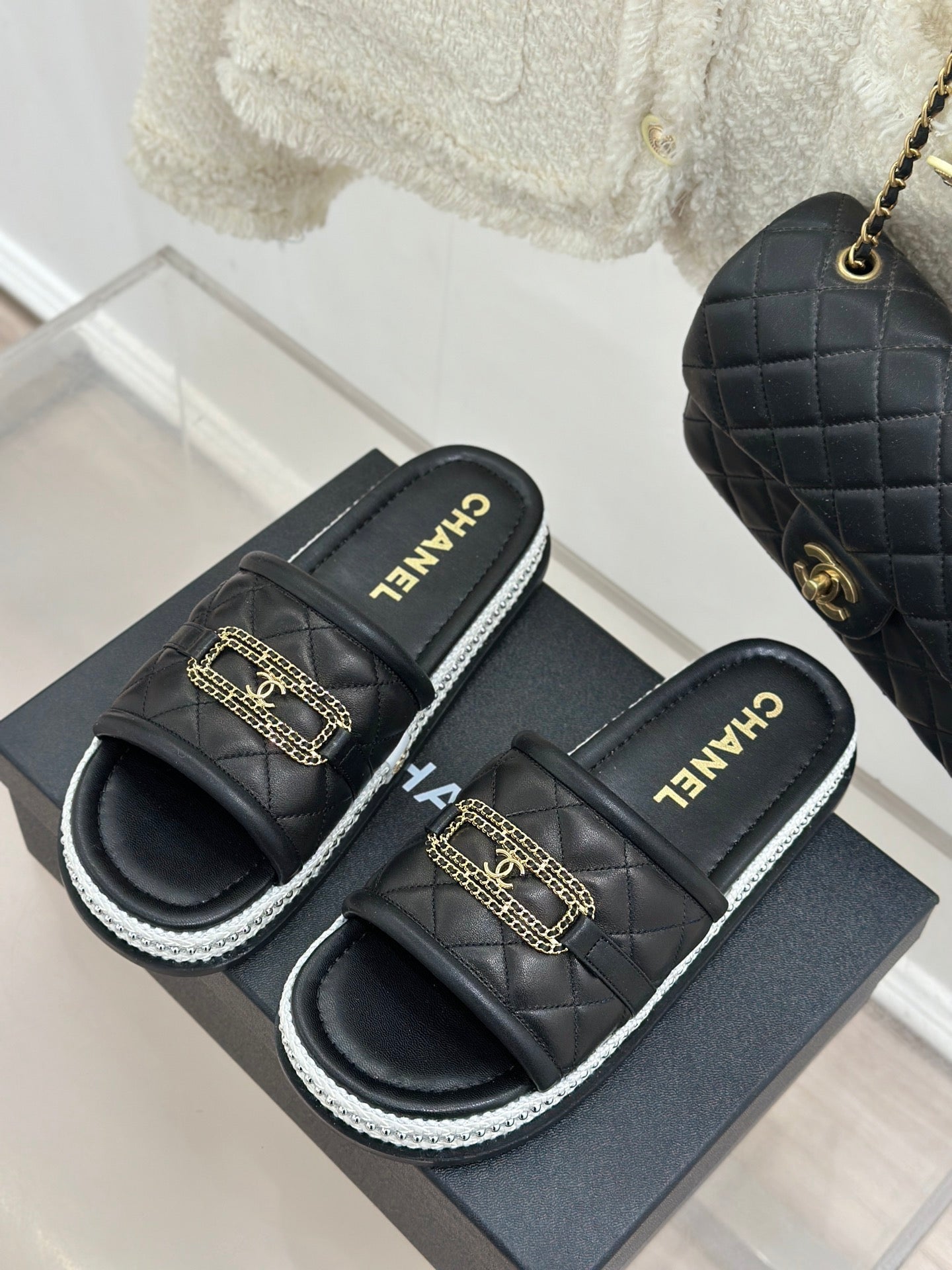 DIAMOND QUILTED CHAIN LAZY SLIPPERS IN BLACK LAMBSKIN - 35