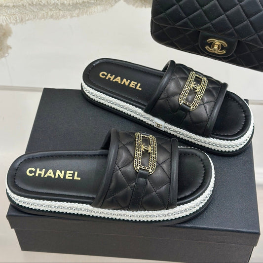 DIAMOND QUILTED CHAIN LAZY SLIPPERS IN BLACK LAMBSKIN - 35