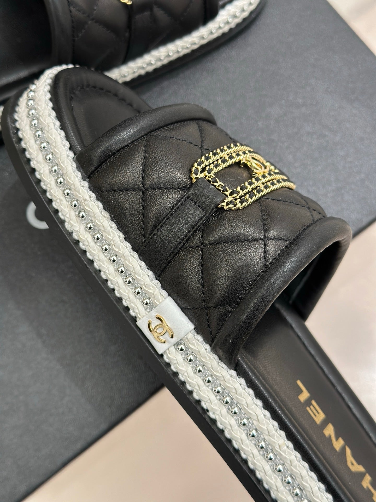 DIAMOND QUILTED CHAIN LAZY SLIPPERS IN BLACK LAMBSKIN - 35
