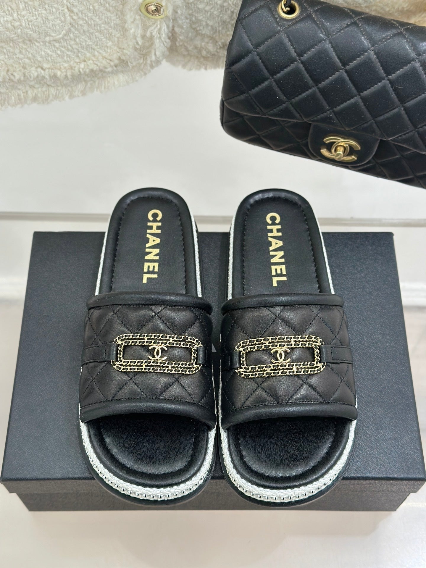 DIAMOND QUILTED CHAIN LAZY SLIPPERS IN BLACK LAMBSKIN - 35