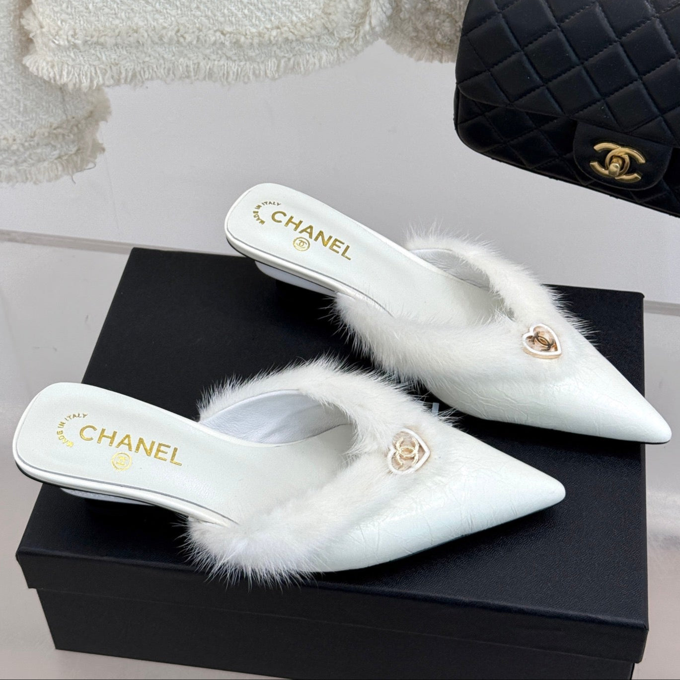 RABBIT FUR POINTED-TOE MULE IN WHITE LAMBSKIN - 35