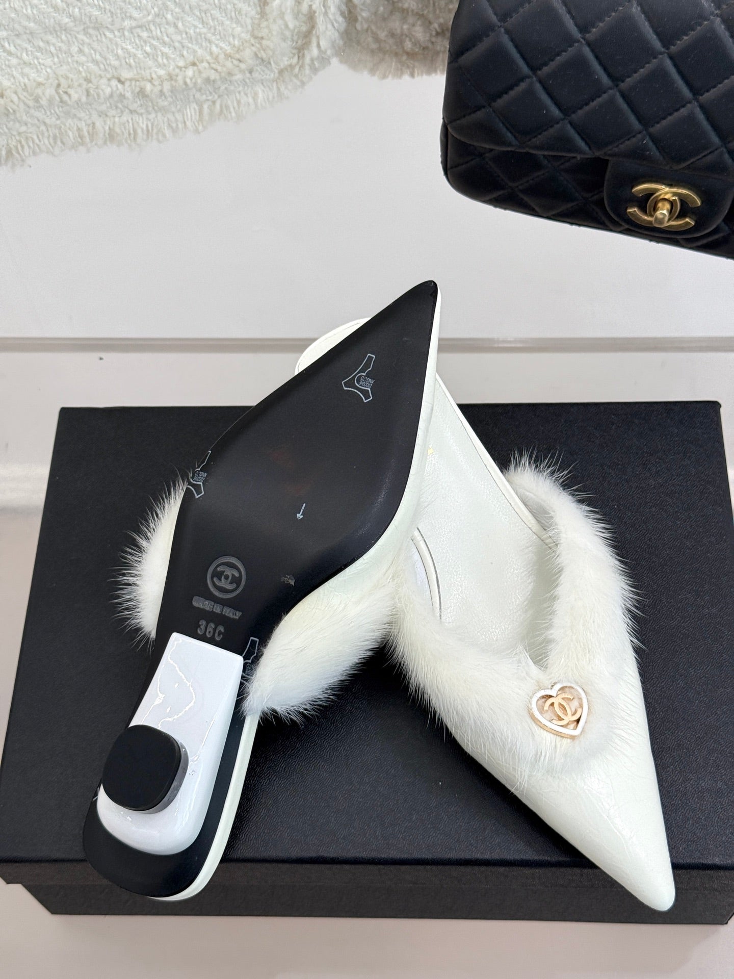 RABBIT FUR POINTED-TOE MULE IN WHITE LAMBSKIN - 35