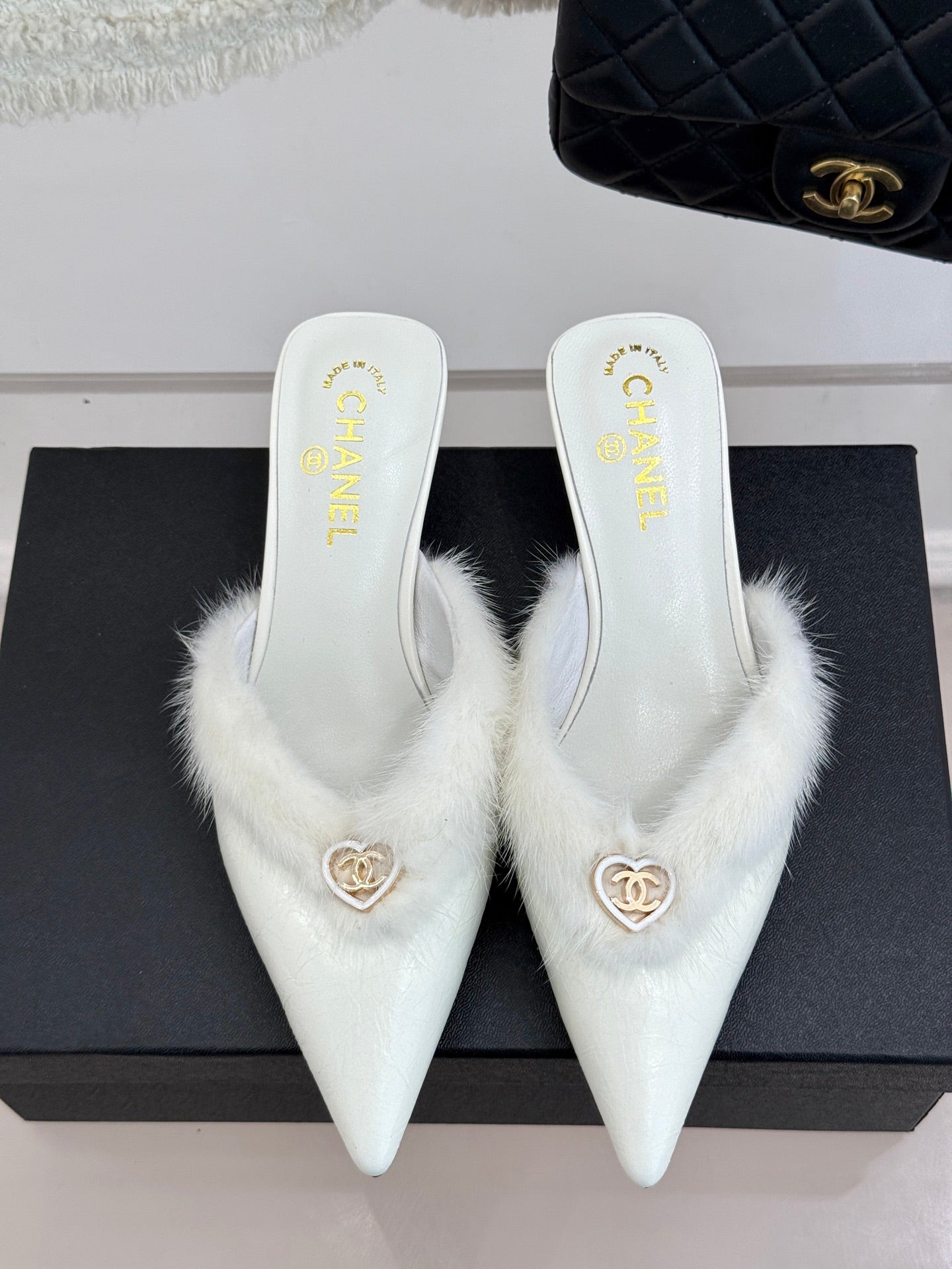 RABBIT FUR POINTED-TOE MULE IN WHITE LAMBSKIN - 35