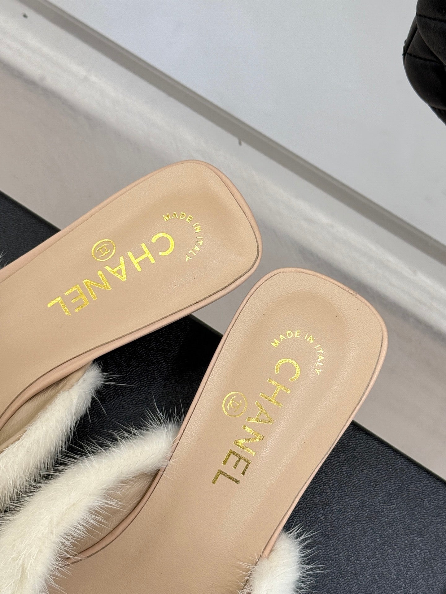 RABBIT FUR POINTED-TOE MULE IN BISQUE BEIGE LAMBSKIN - 35