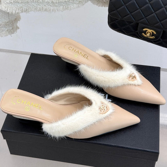 RABBIT FUR POINTED-TOE MULE IN BISQUE BEIGE LAMBSKIN - 35