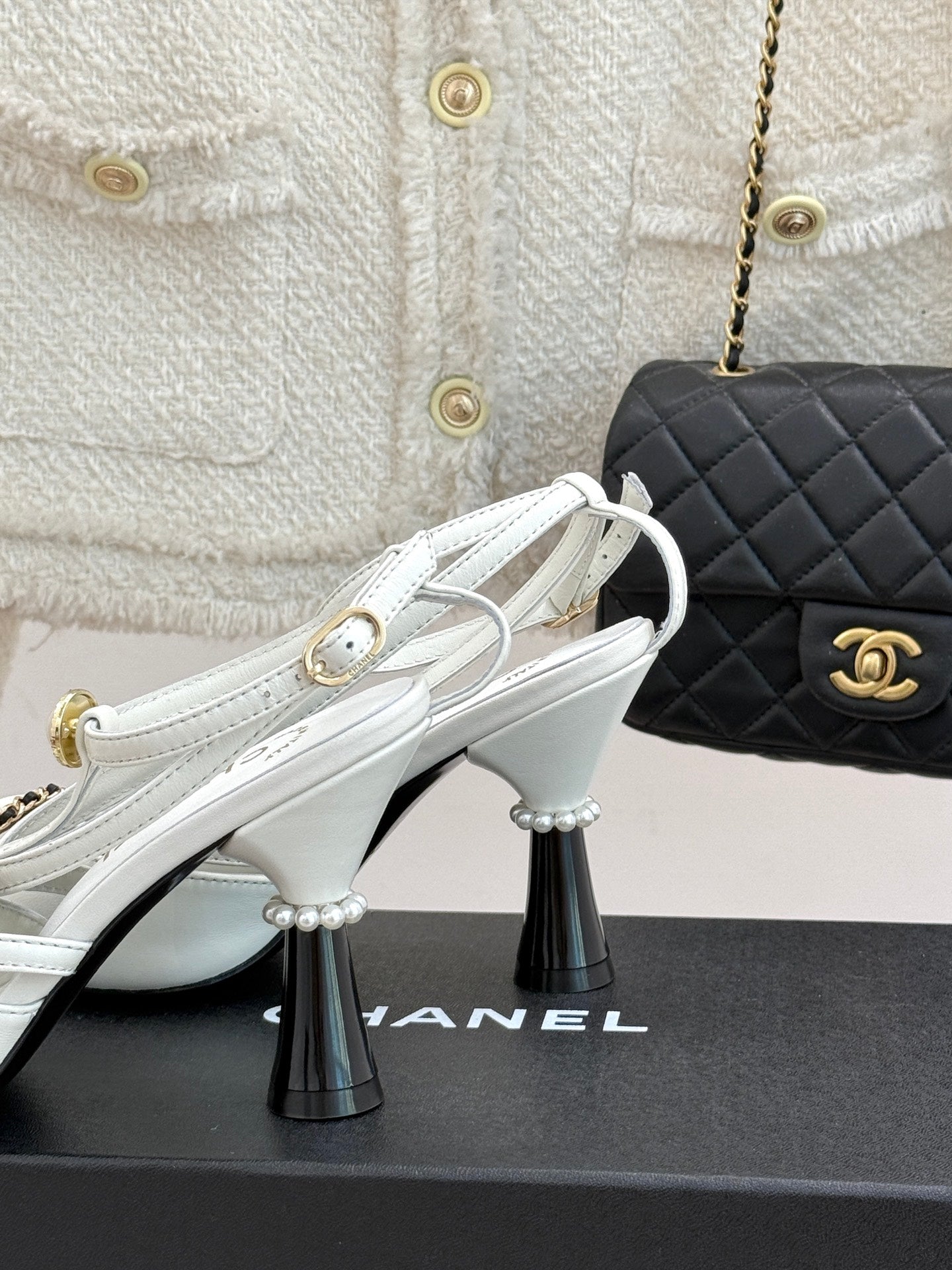 CHAIN BOW HIGH HEEL 8 CM SLINGBACKS IN WHITE SUEDE - 35