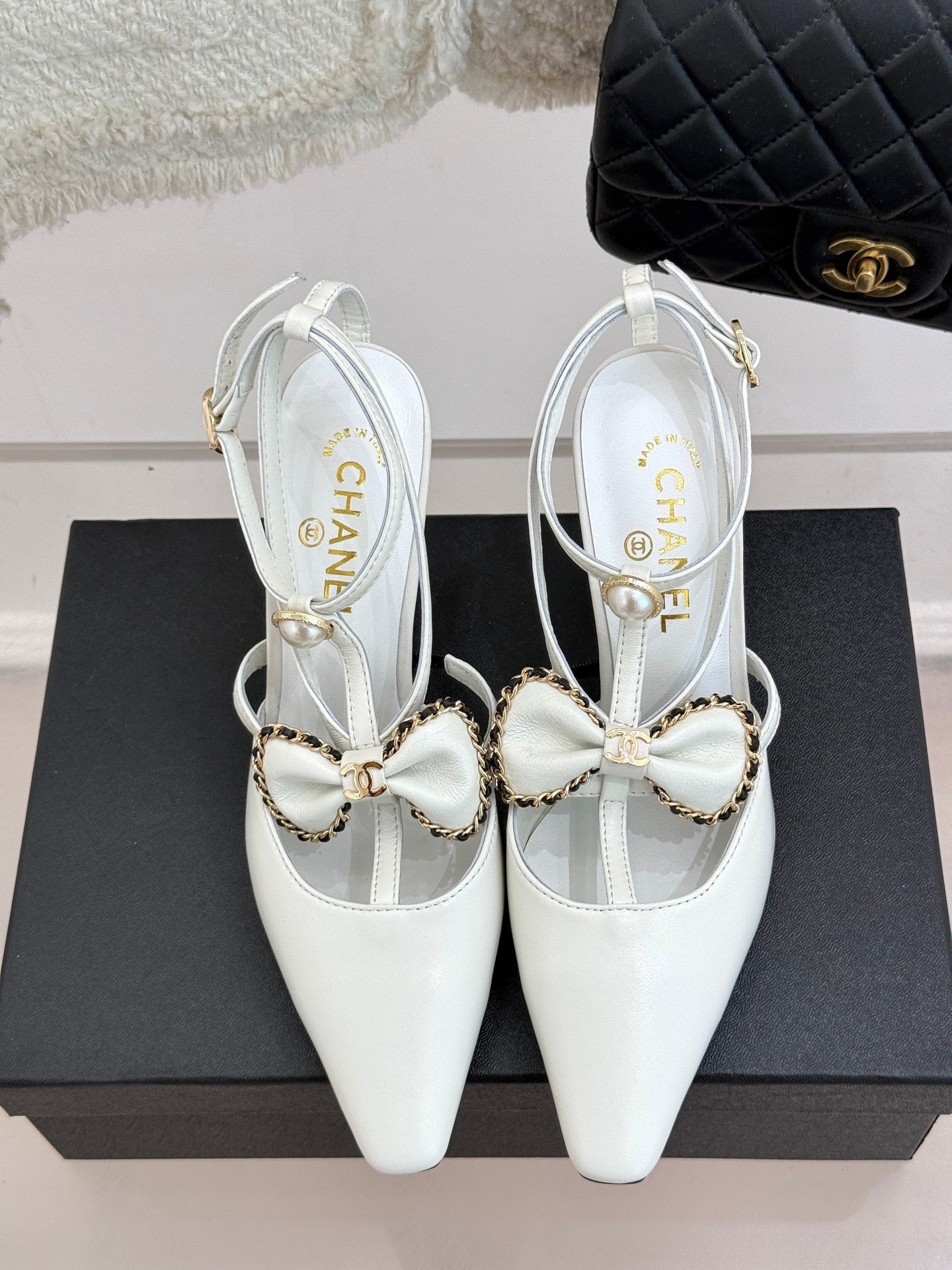 CHAIN BOW HIGH HEEL 8 CM SLINGBACKS IN WHITE SUEDE - 35