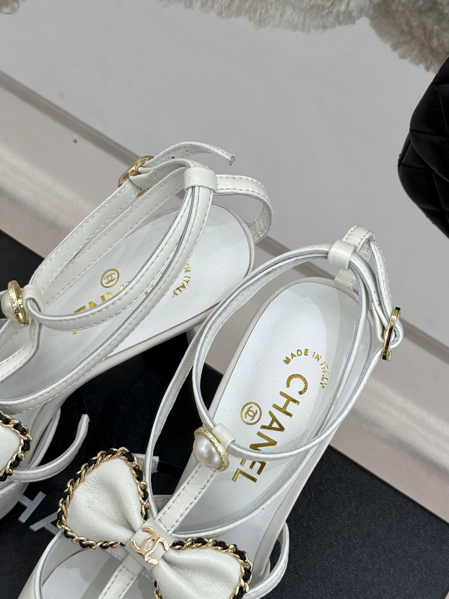CHAIN BOW HIGH HEEL 8 CM SLINGBACKS IN WHITE SUEDE - 35