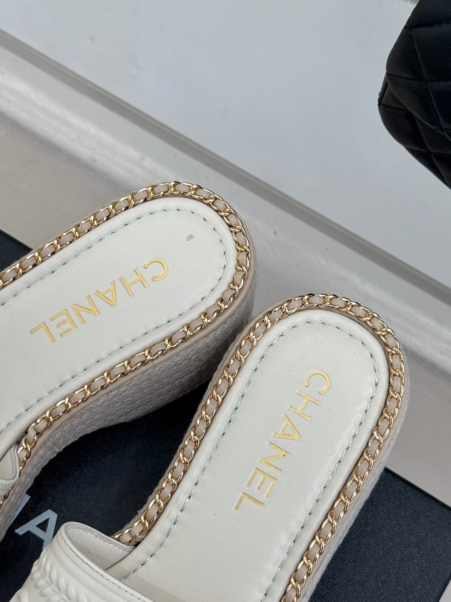 THICK SOLE WEDGE SLIPPERS IN WHITE CALFSKIN - 35