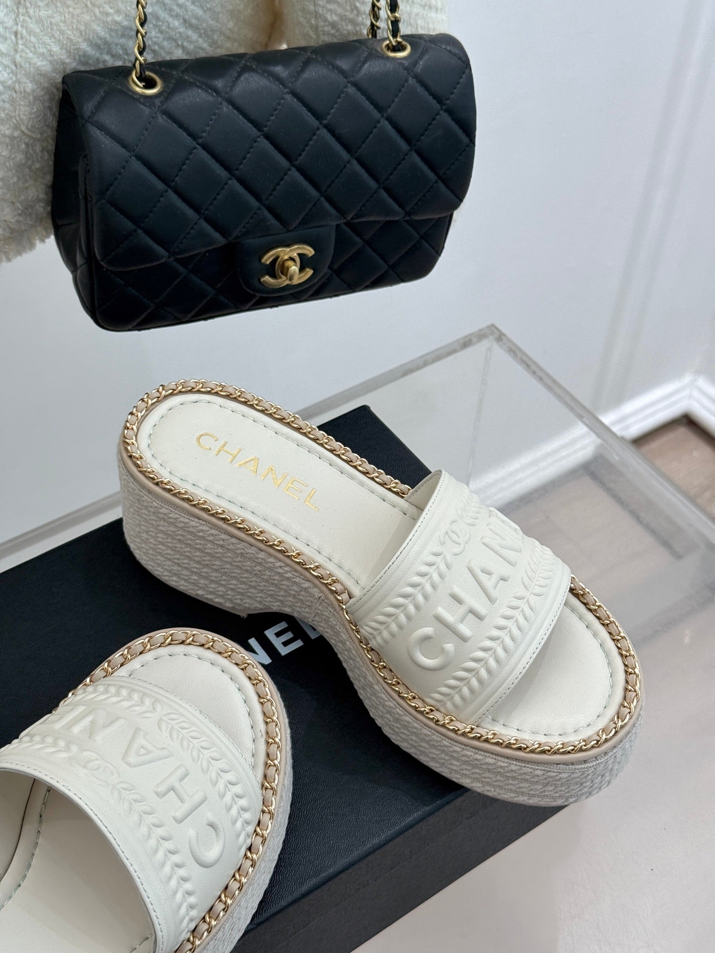 THICK SOLE WEDGE SLIPPERS IN WHITE CALFSKIN - 35